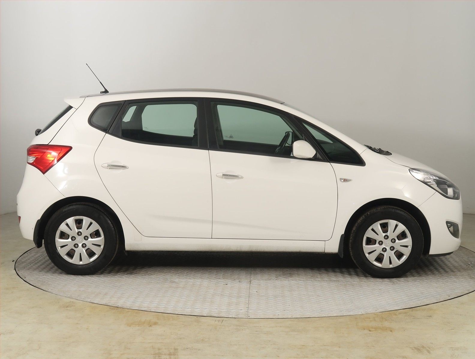 Hyundai ix20, 1.4 CVVT, ČR,1.maj - fotka 6