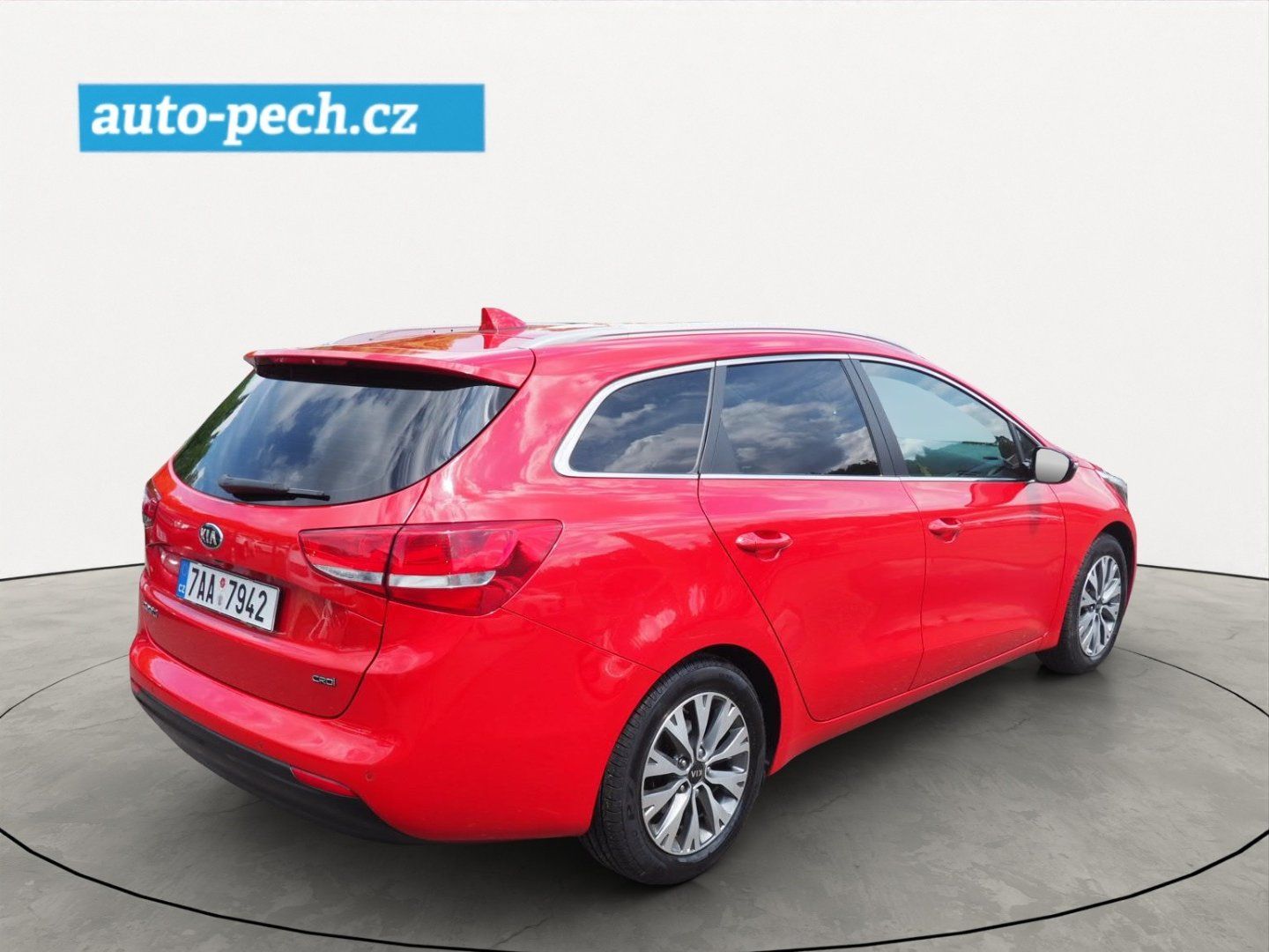 Kia Cee´d, 1.6 CRDi, 100 kW, 1. Maj ČR - fotka 4