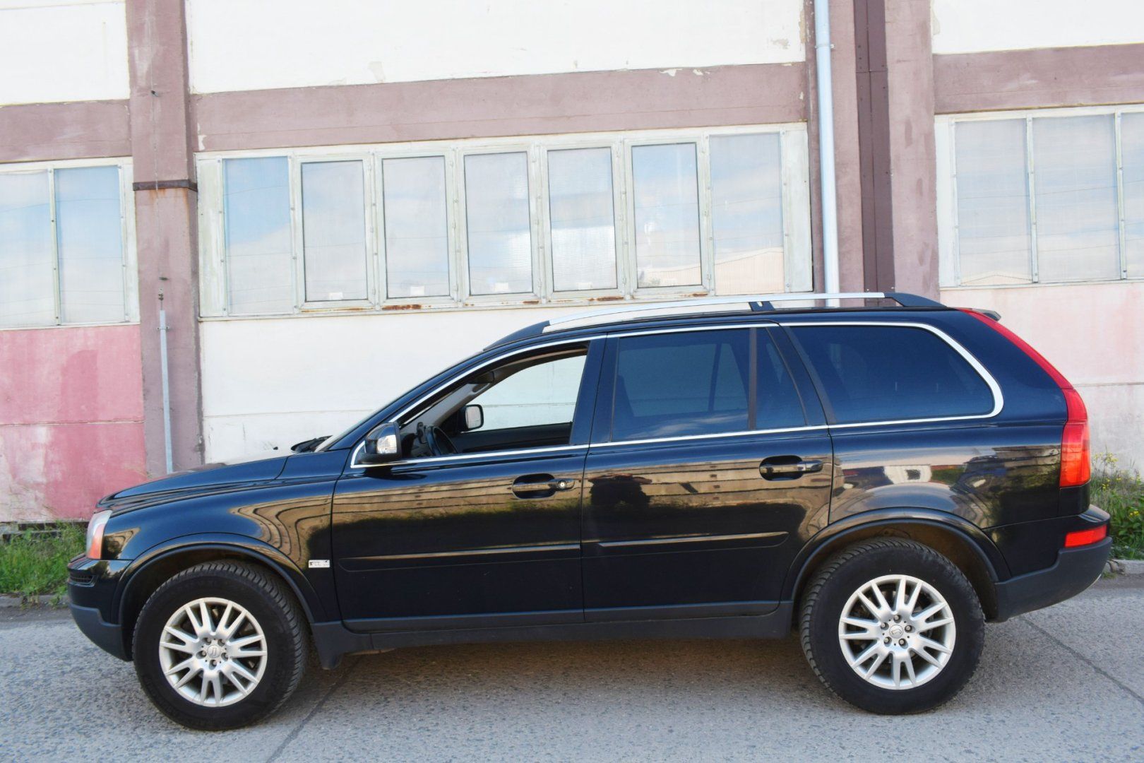 Volvo XC90, 2.4D/MANUÁL/KŮŽE/TAŽNÉ/7MÍST/ - fotka 3
