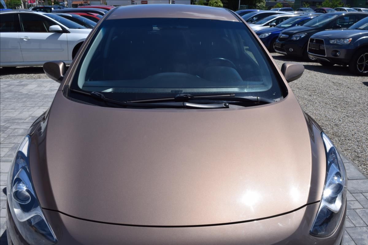 Hyundai i30, 1,4 i 73KW NÍZKÉ KM NOVÁ STK - fotka 3