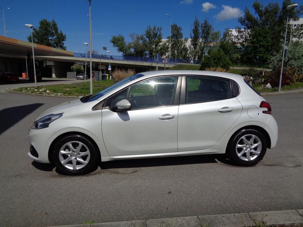 Peugeot 208, 1.2i KOUPENO ČR, 1.MAJITEL - fotka 2