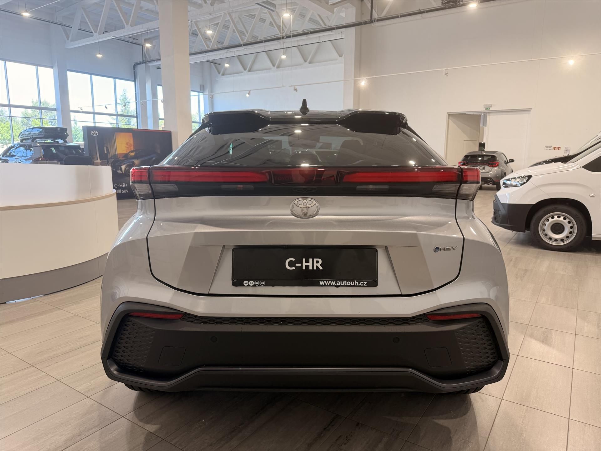Toyota C-HR, 1,8 hybrid 140 koní  Style - fotka 3