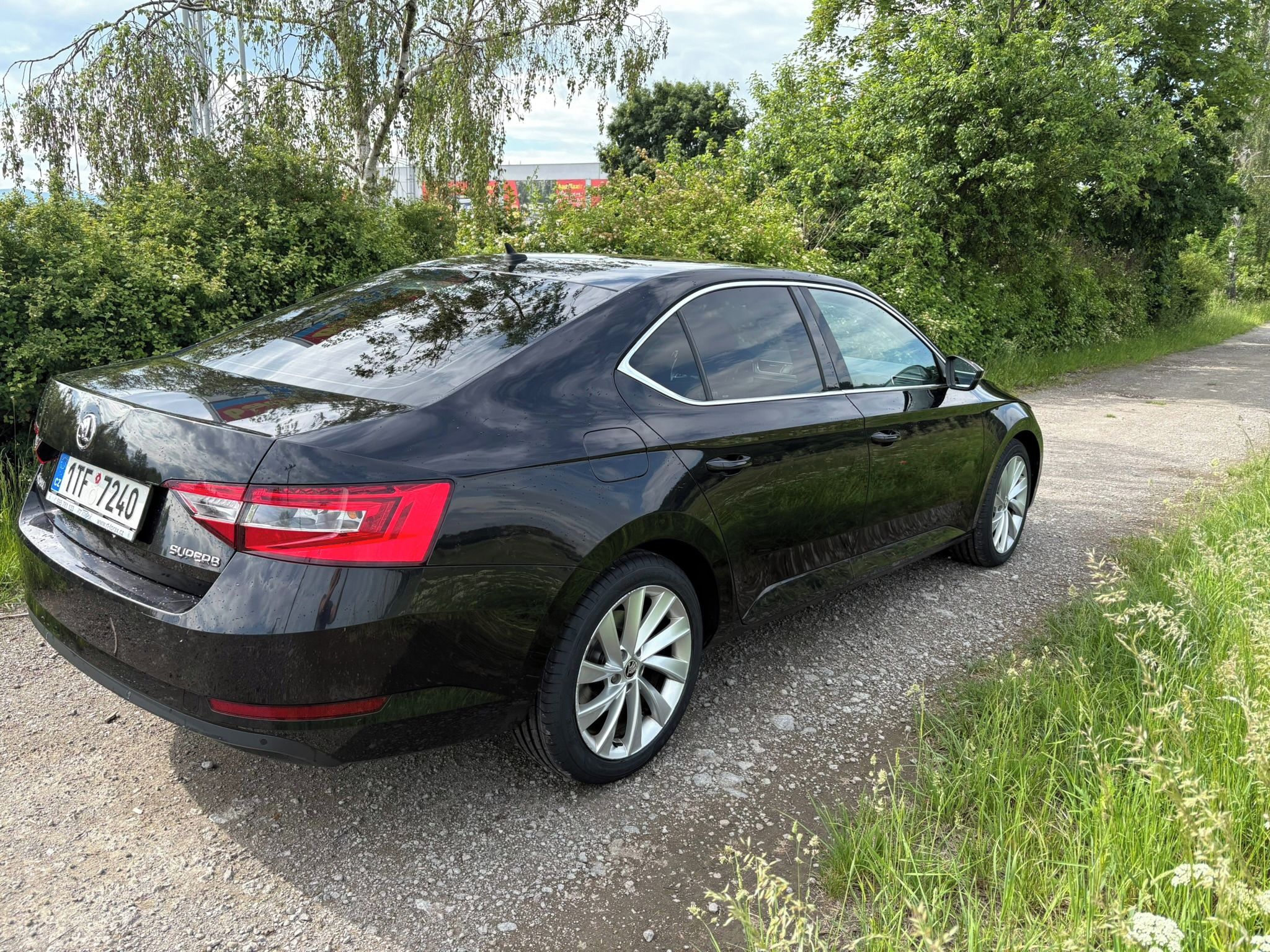 Škoda Superb, garážováno - fotka 4