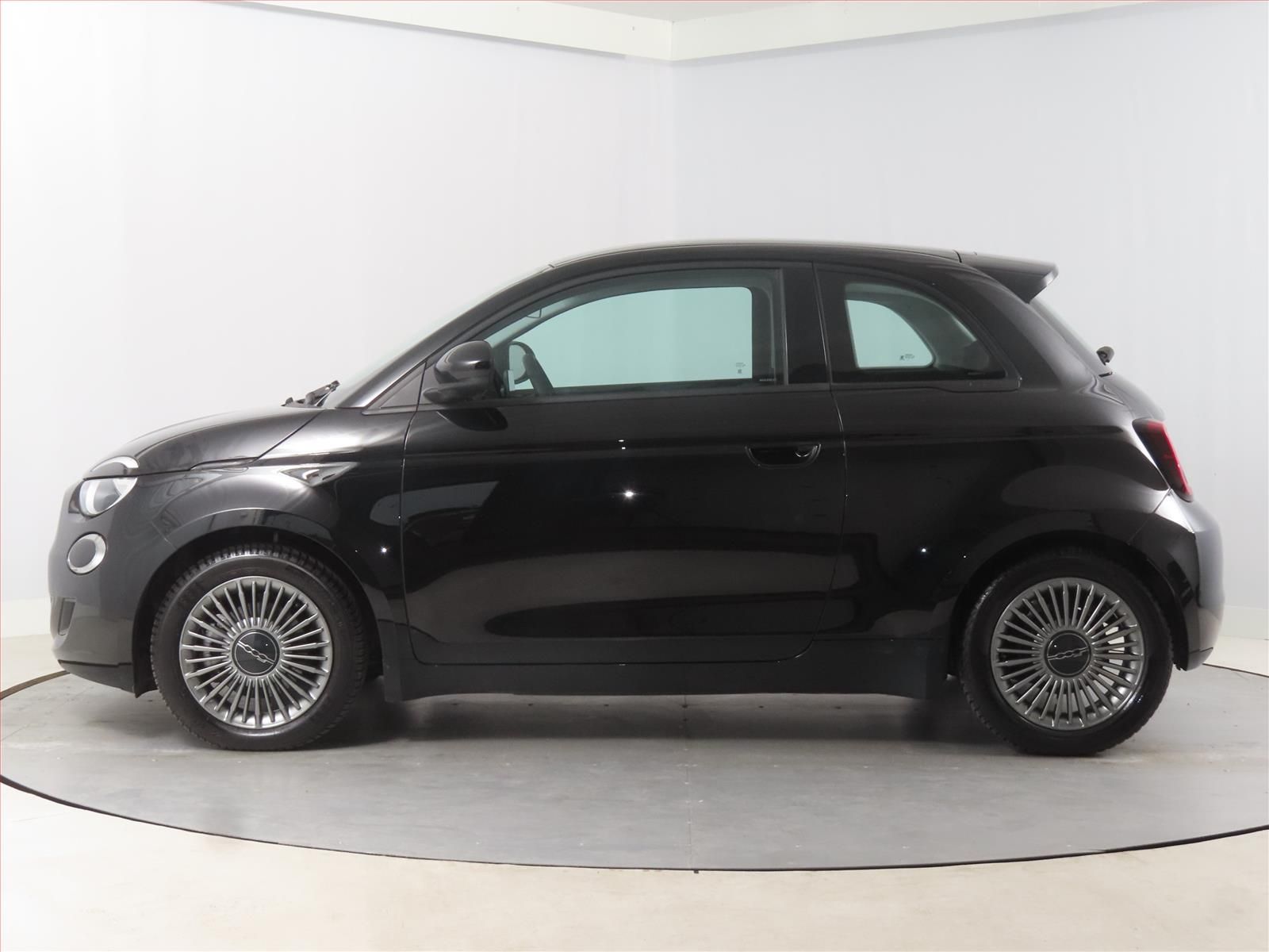 Fiat 500E, 42 kWh, SoH 93%, Automat - fotka 3