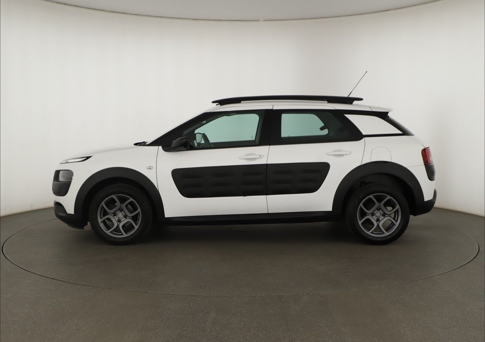 Citroën C4 Cactus, 1.2 PureTech, ČR,1.maj - fotka 3