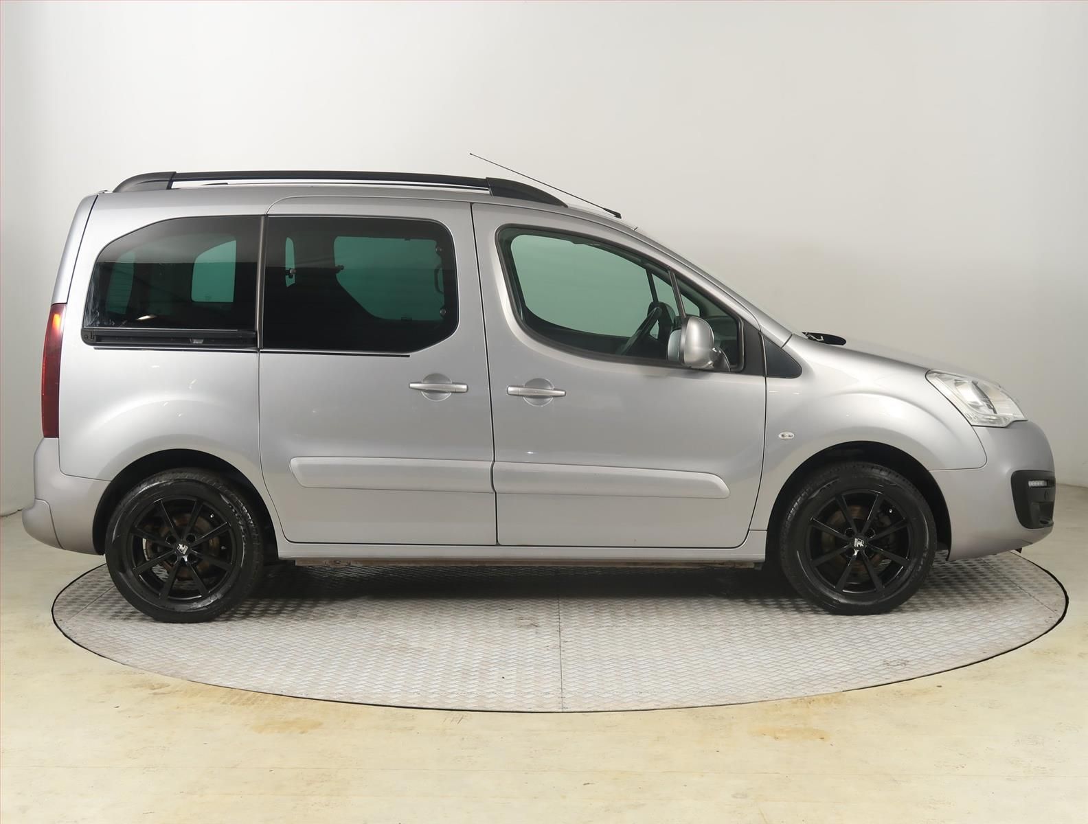 Peugeot Partner, 1.6 BlueHDi, Allure, 5Míst - fotka 6
