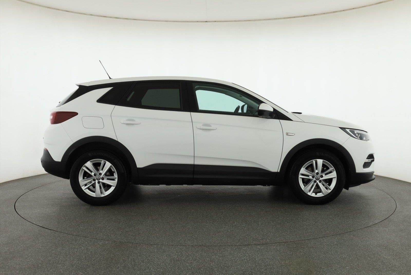 Opel Grandland X, 1.2 Turbo, Automatická klima - fotka 5