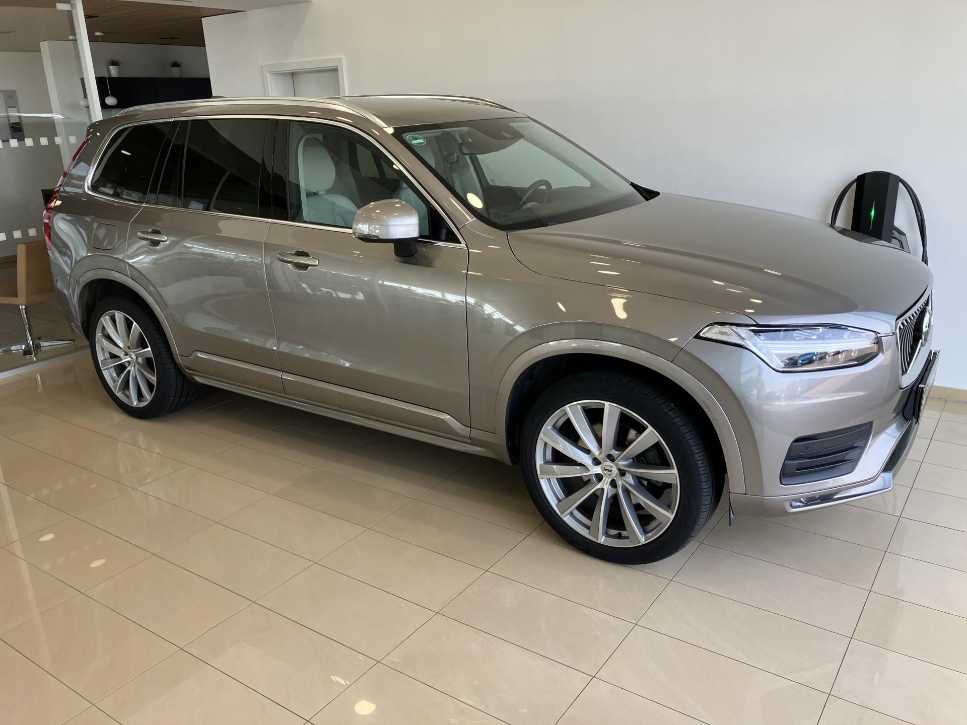 Volvo XC90, B5 AWD Momentum AT8 - fotka 2