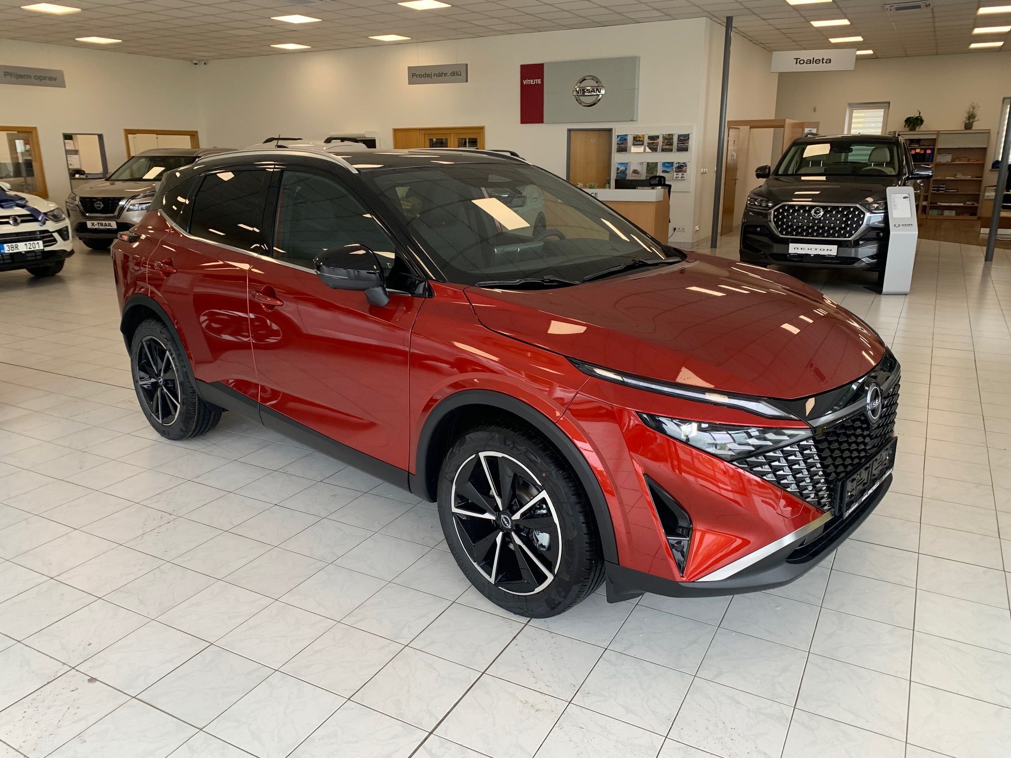 Nissan Qashqai, 1,3 DIG-T MH X-Tronic Tekna - fotka 3