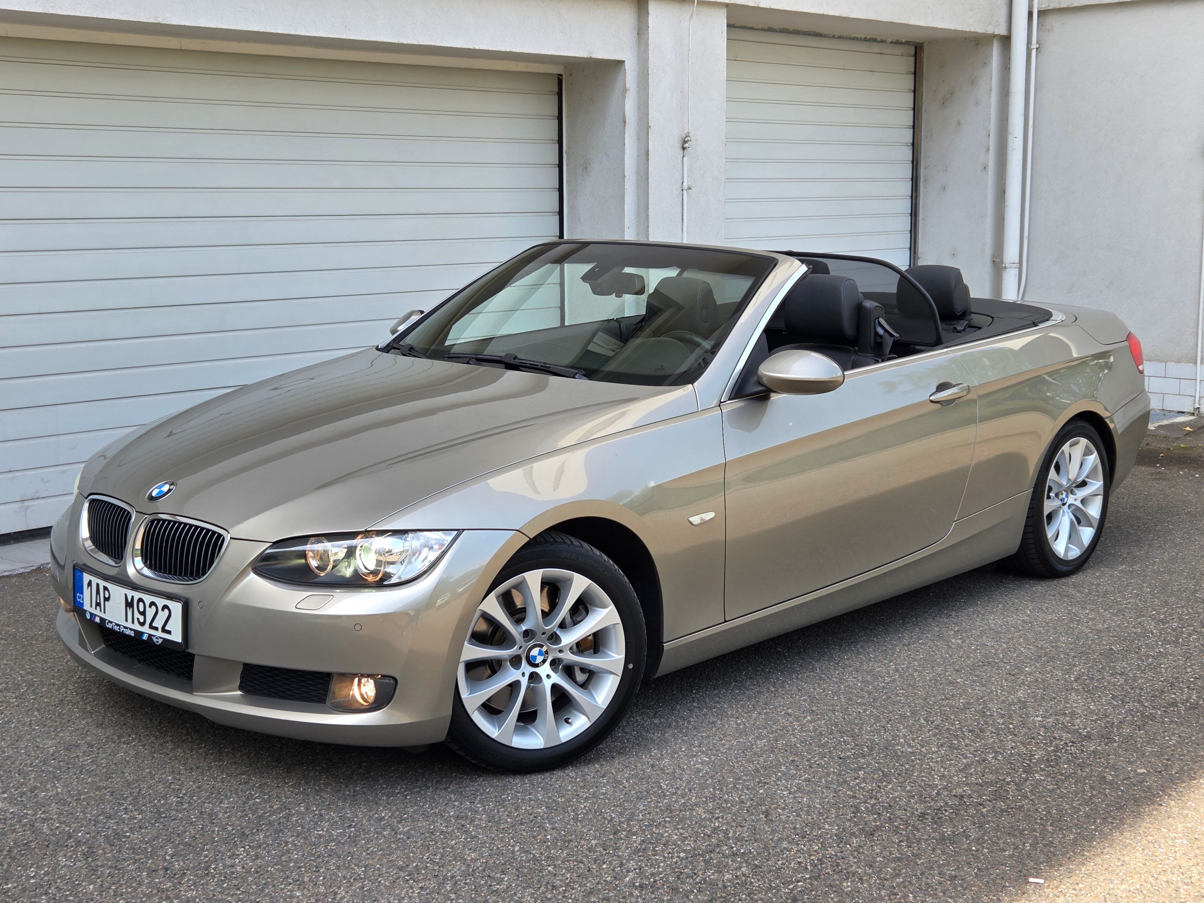 BMW Řada 3, 330i 200Kw Aut Kabrio 60t.km - fotka 2