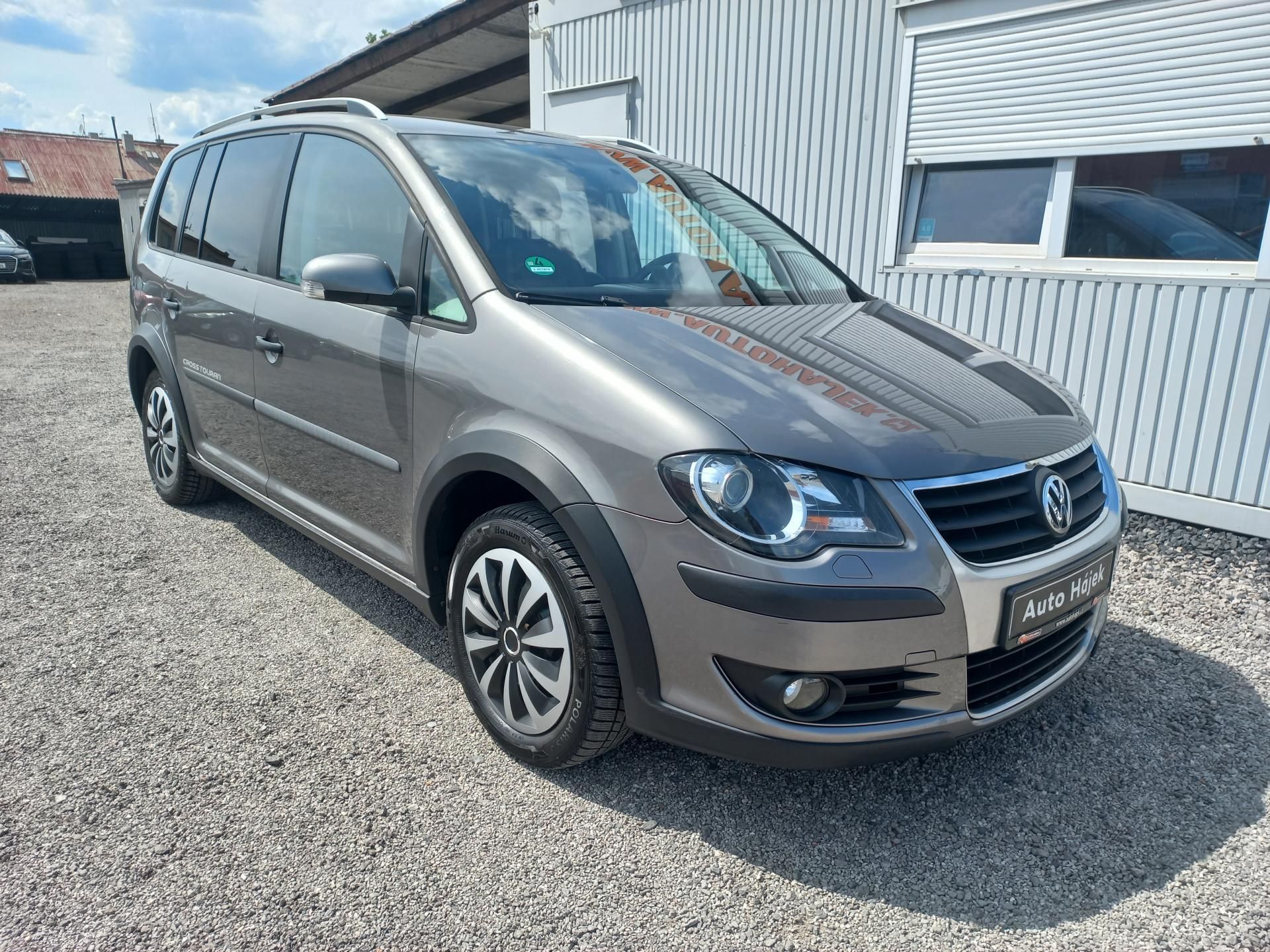 Volkswagen Touran, Cross 2.0TDi 103kW DSG 7-míst - fotka 2