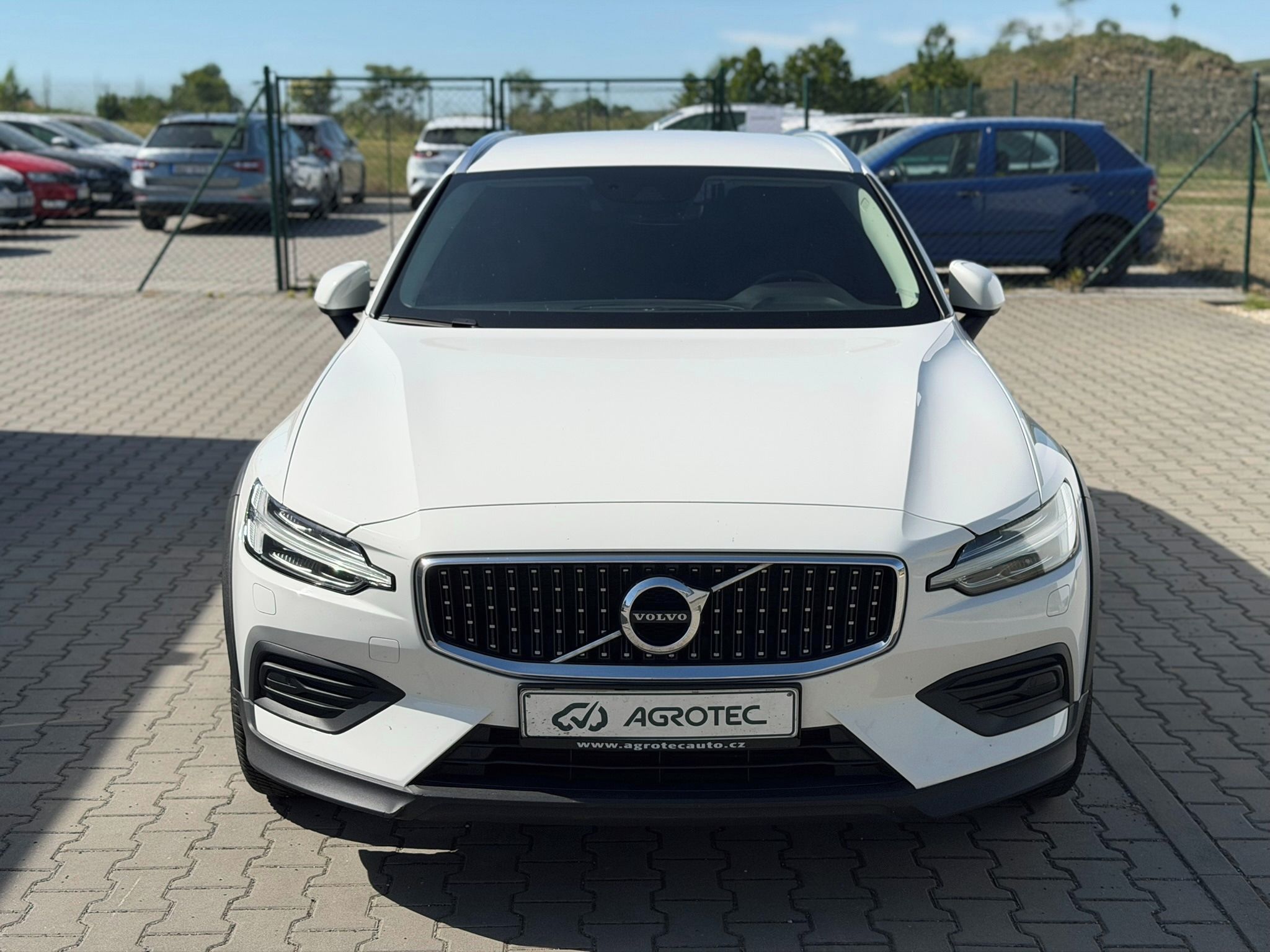 Volvo V60, 2.0 D4 140 kW CROSS CNTRY 4x4 - fotka 2