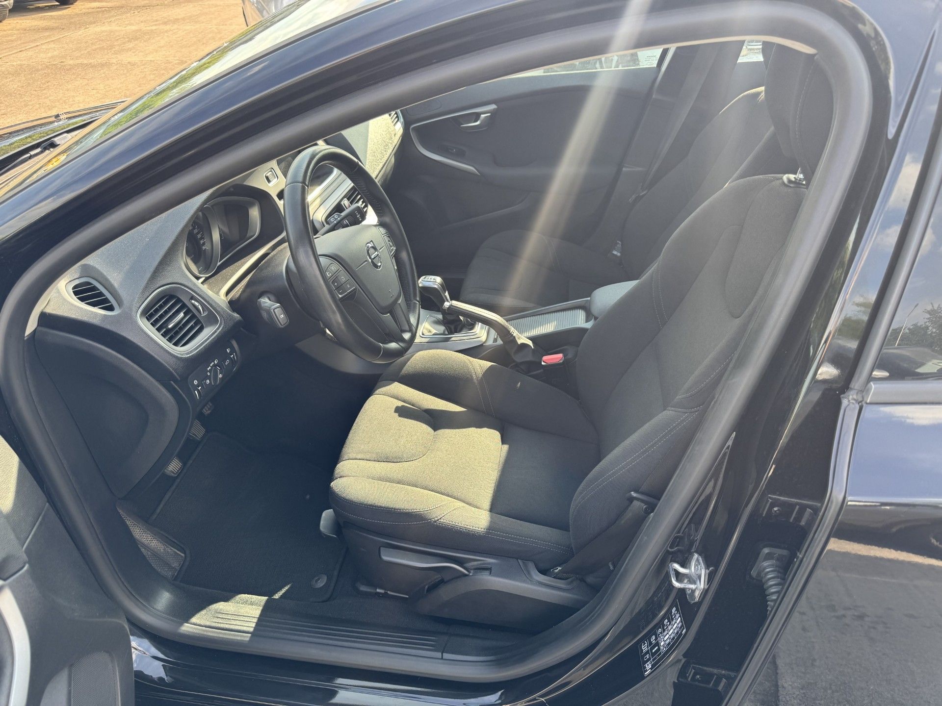 Volvo V40, 2.0 D2 88 kW - fotka 6