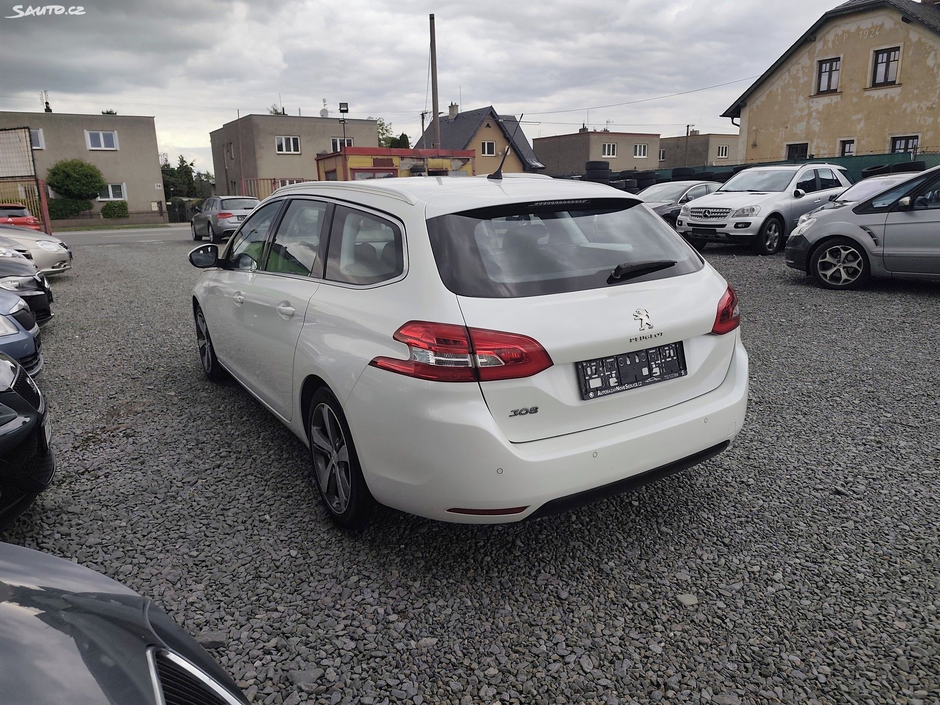 Peugeot 308, 1.2 PT 96Kw Klima, Navi - fotka 4
