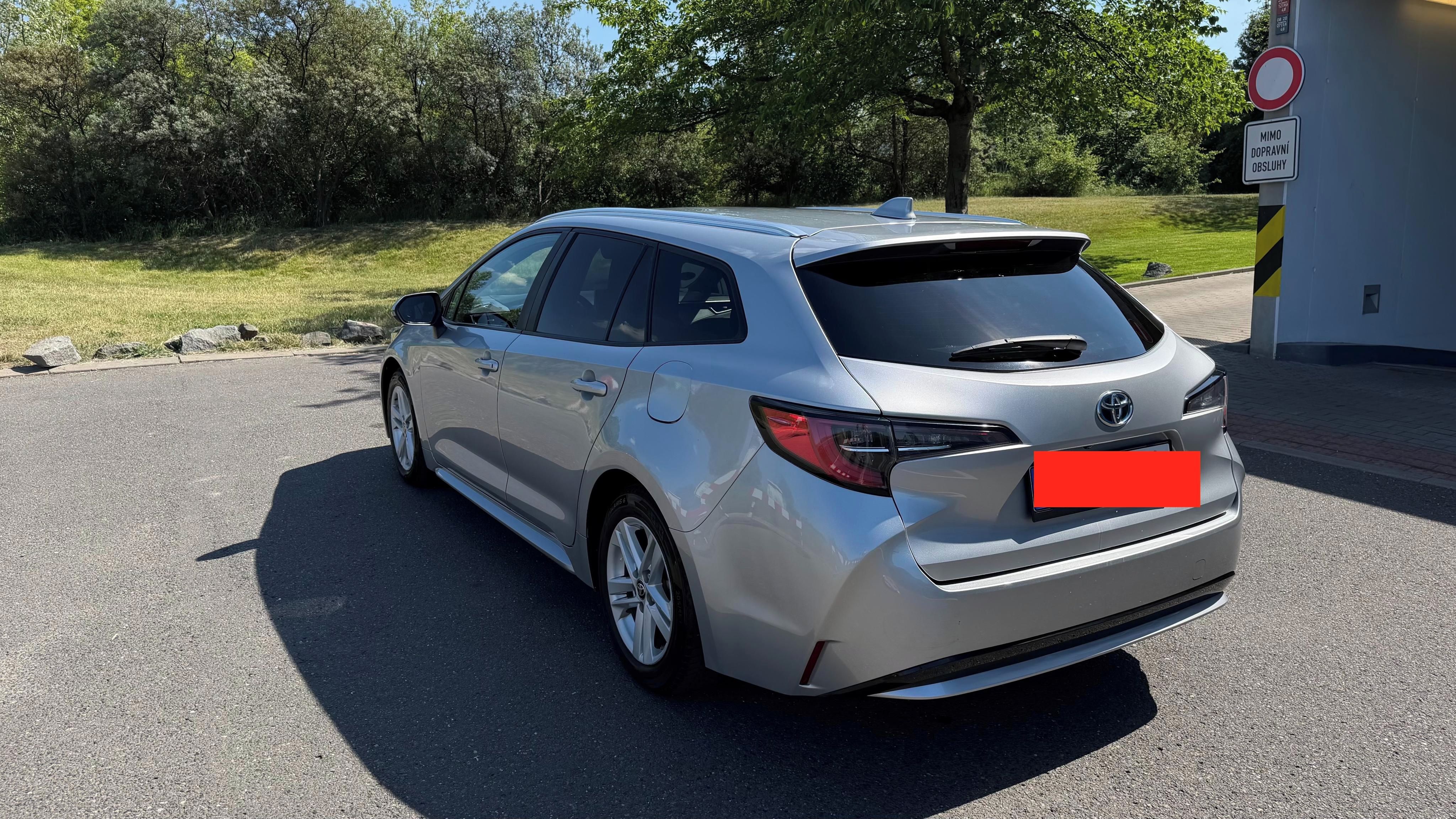 Toyota Corolla, 1,8  Hybrid - fotka 5