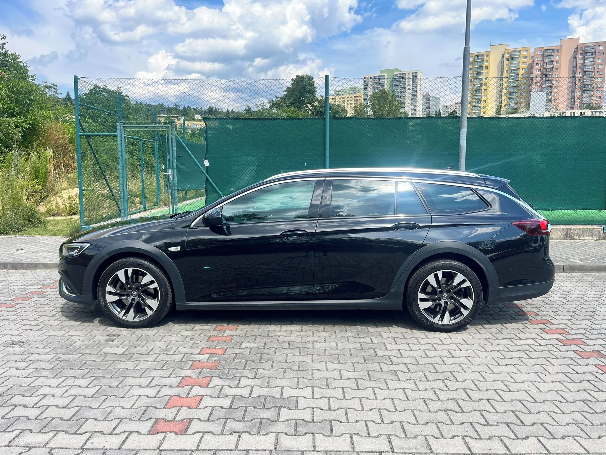 Opel Insignia, 2,0 Bi-turbo 210k,4x4,ČR,DPH - fotka 6