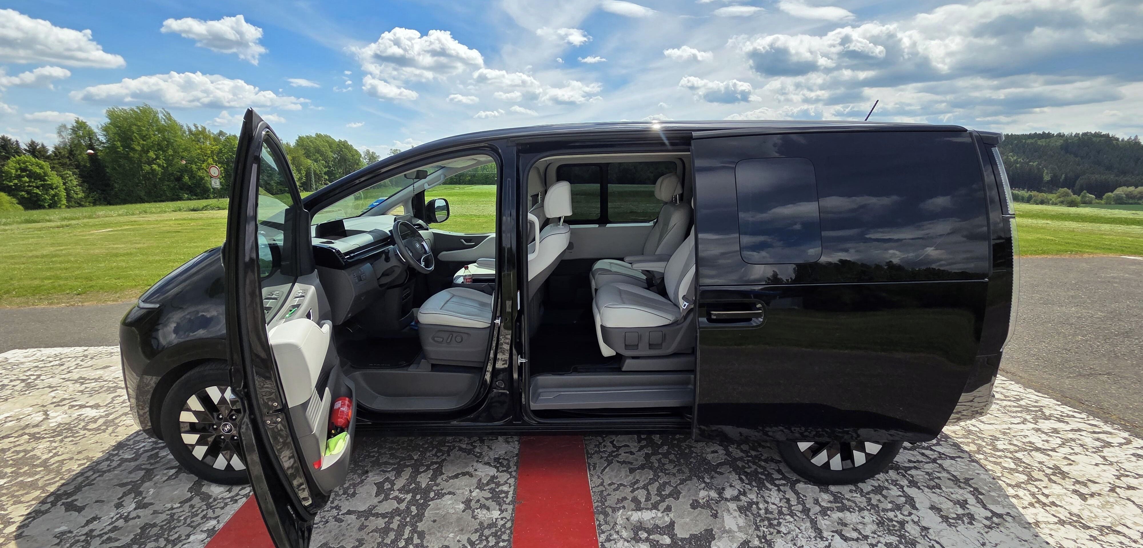 Hyundai Staria, Luxury 4x4 - fotka 5