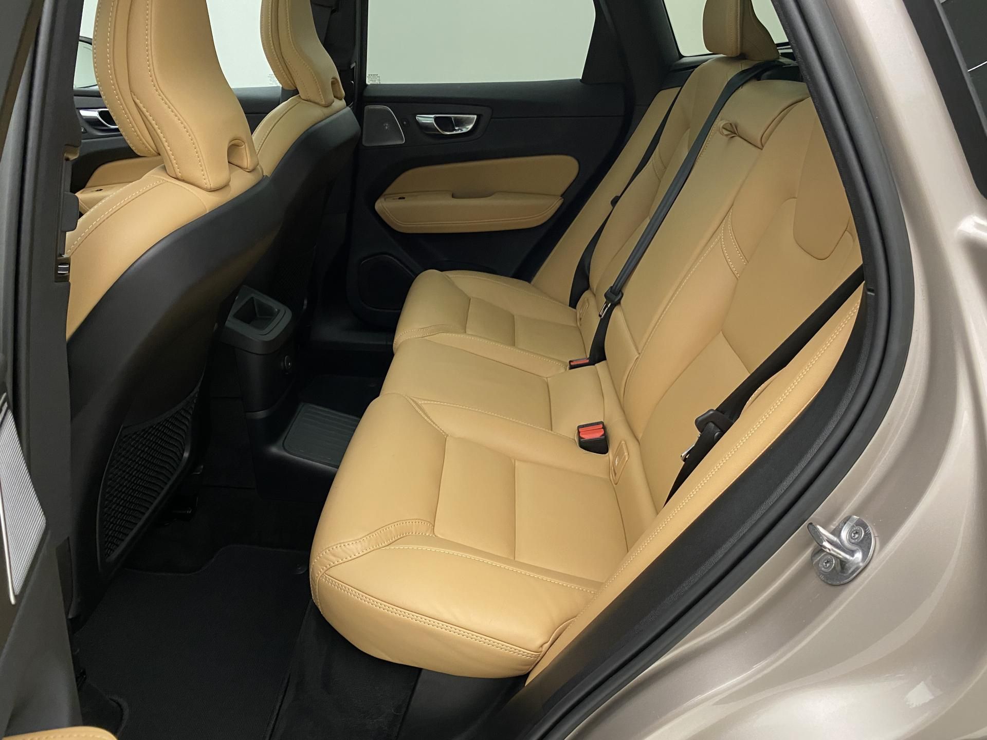 Volvo XC60, T6 AWD RECHARGE DARK ULTIMATE - fotka 5