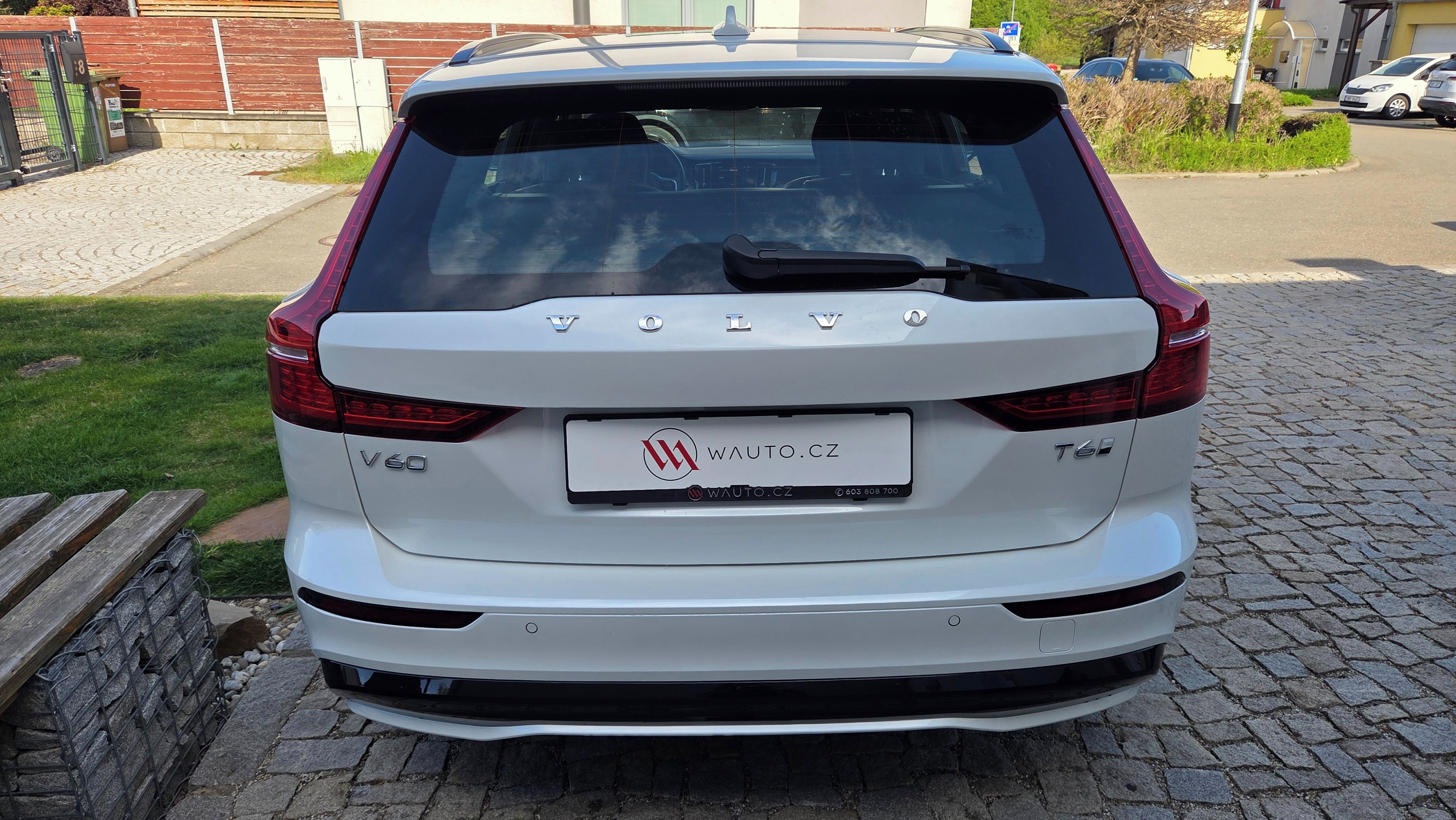 Volvo V60, T6 eAWD PLUS DARK RECHARGE - fotka 5