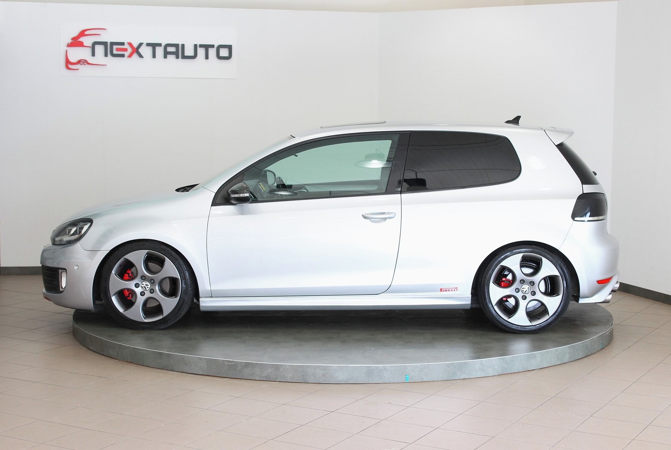 Volkswagen Golf, 2.0 TFSI 155kW DSG GTI - fotka 2
