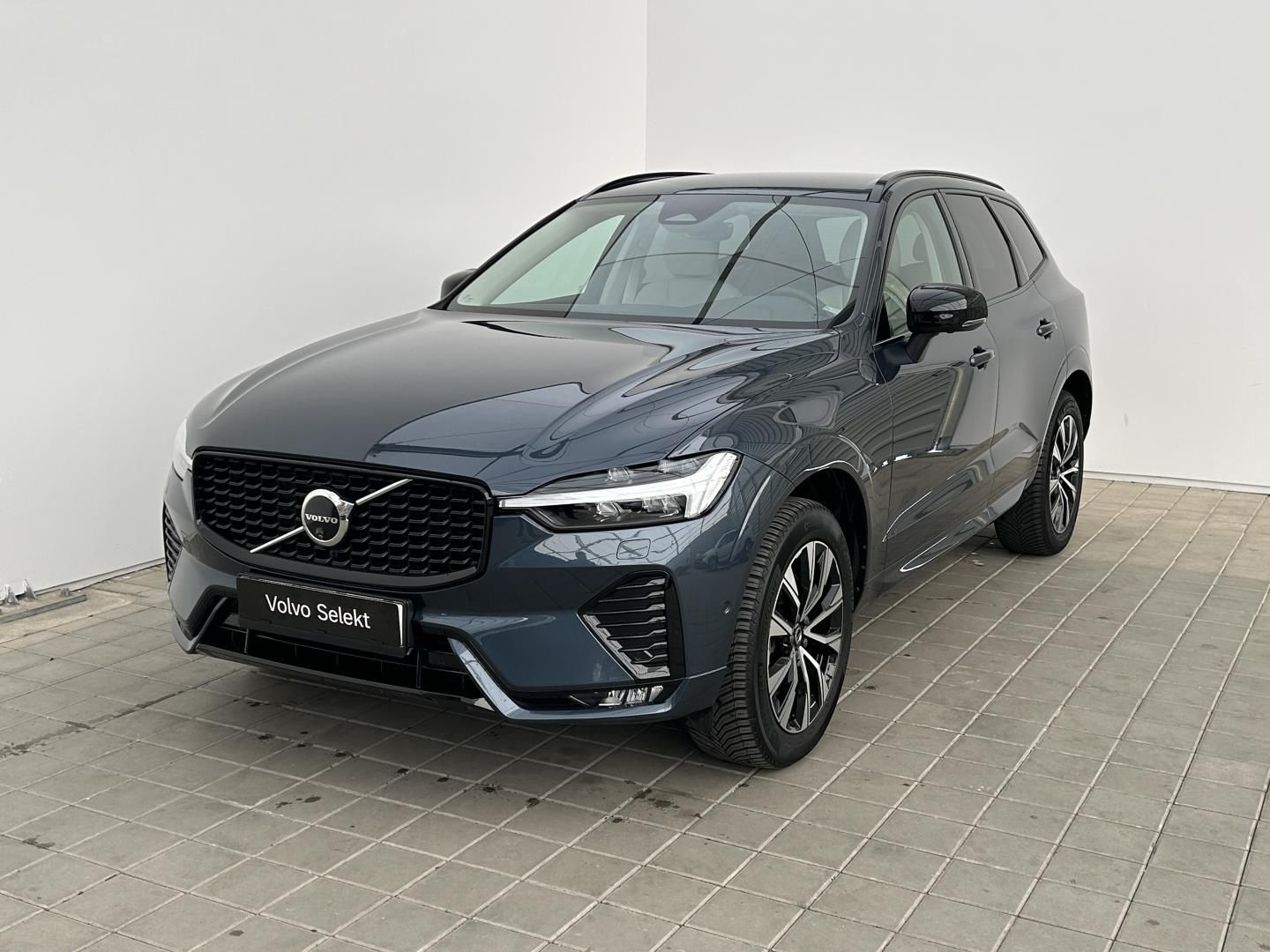 Volvo XC60, 2.0B4 145kW 4x4 PLUS Black