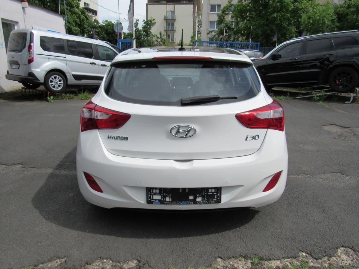 Hyundai i30, 1,6 GDI 99kW Automat - fotka 5