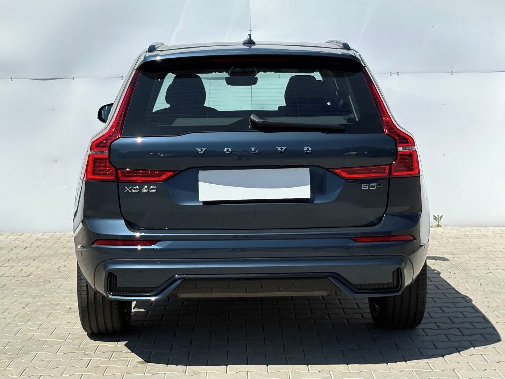 Volvo XC60, Plus Dark B5 AWD 184kW - fotka 6