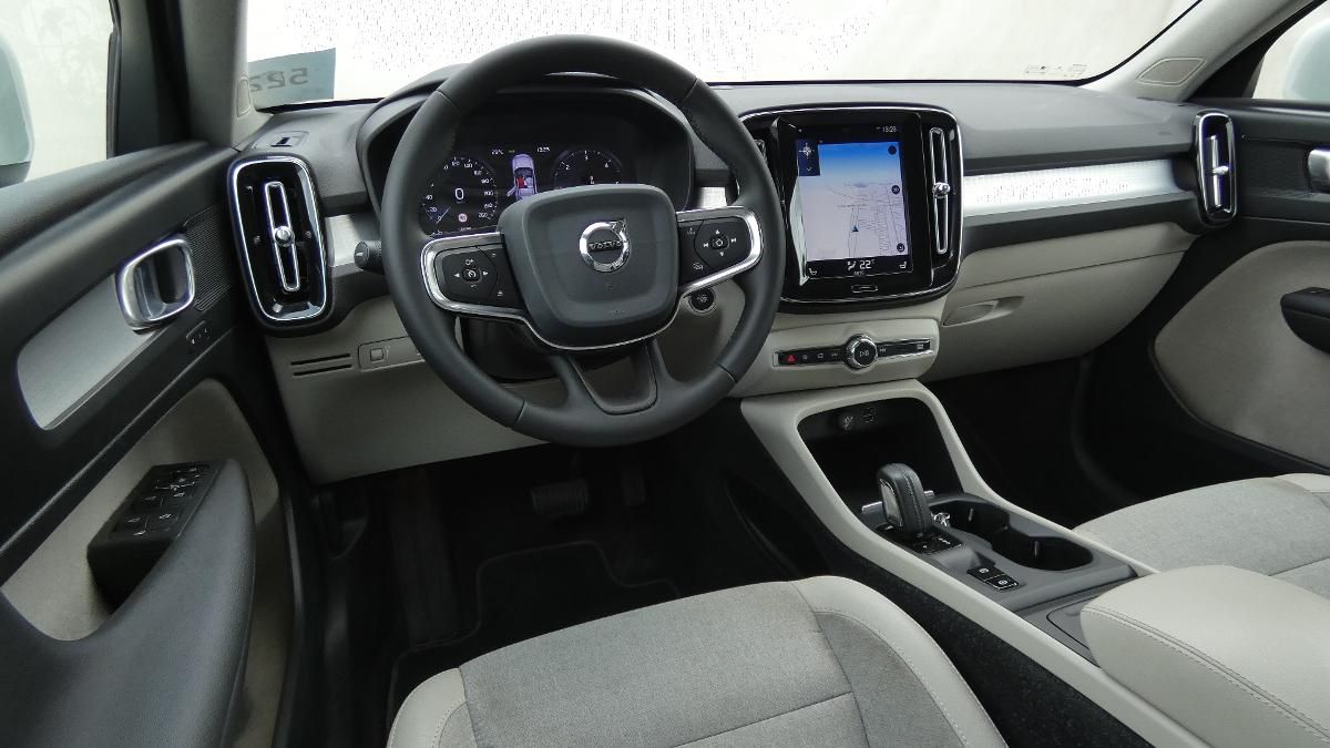 Volvo XC40, D3 Drive-E AWD Momentum - fotka 5
