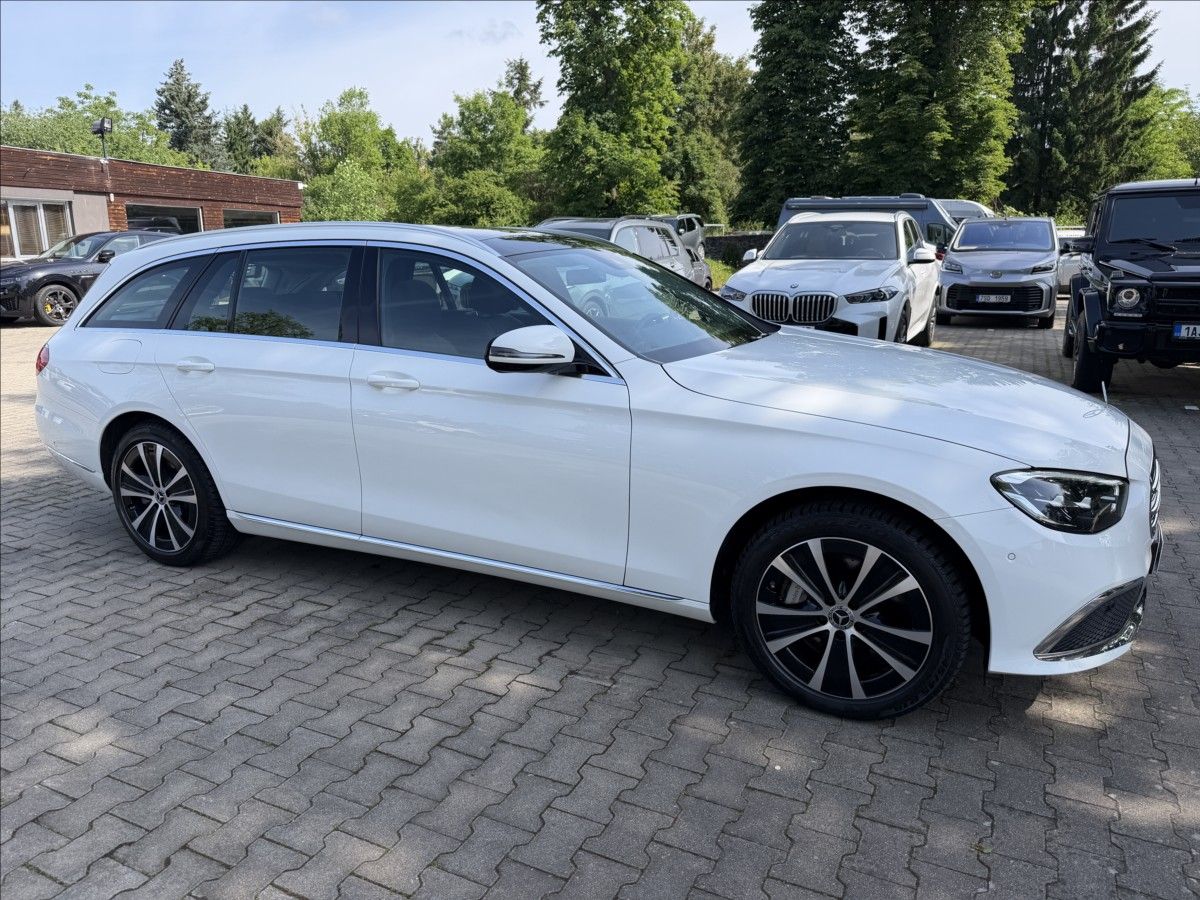 Mercedes-Benz Třídy E, 300de 4Matic - fotka 4