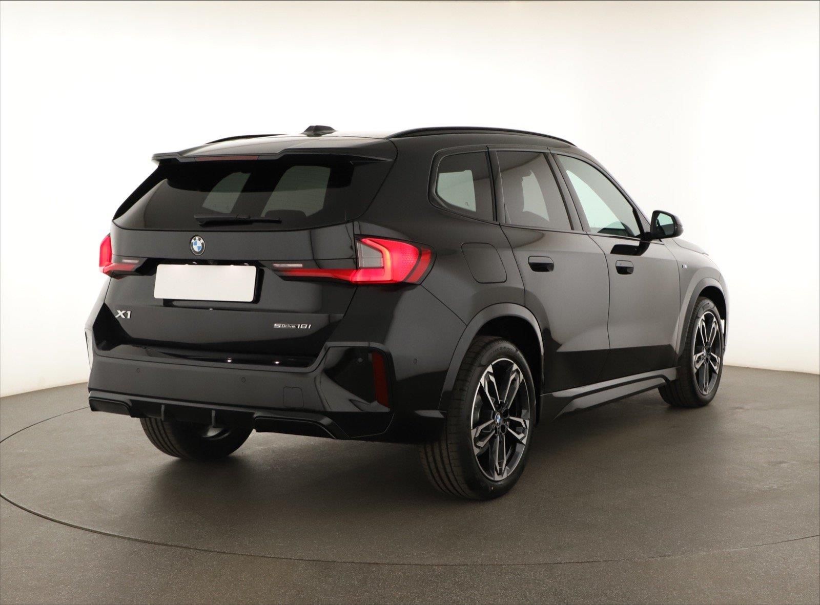 BMW X1, sDrive18i, Výhřev, Navi - fotka 5