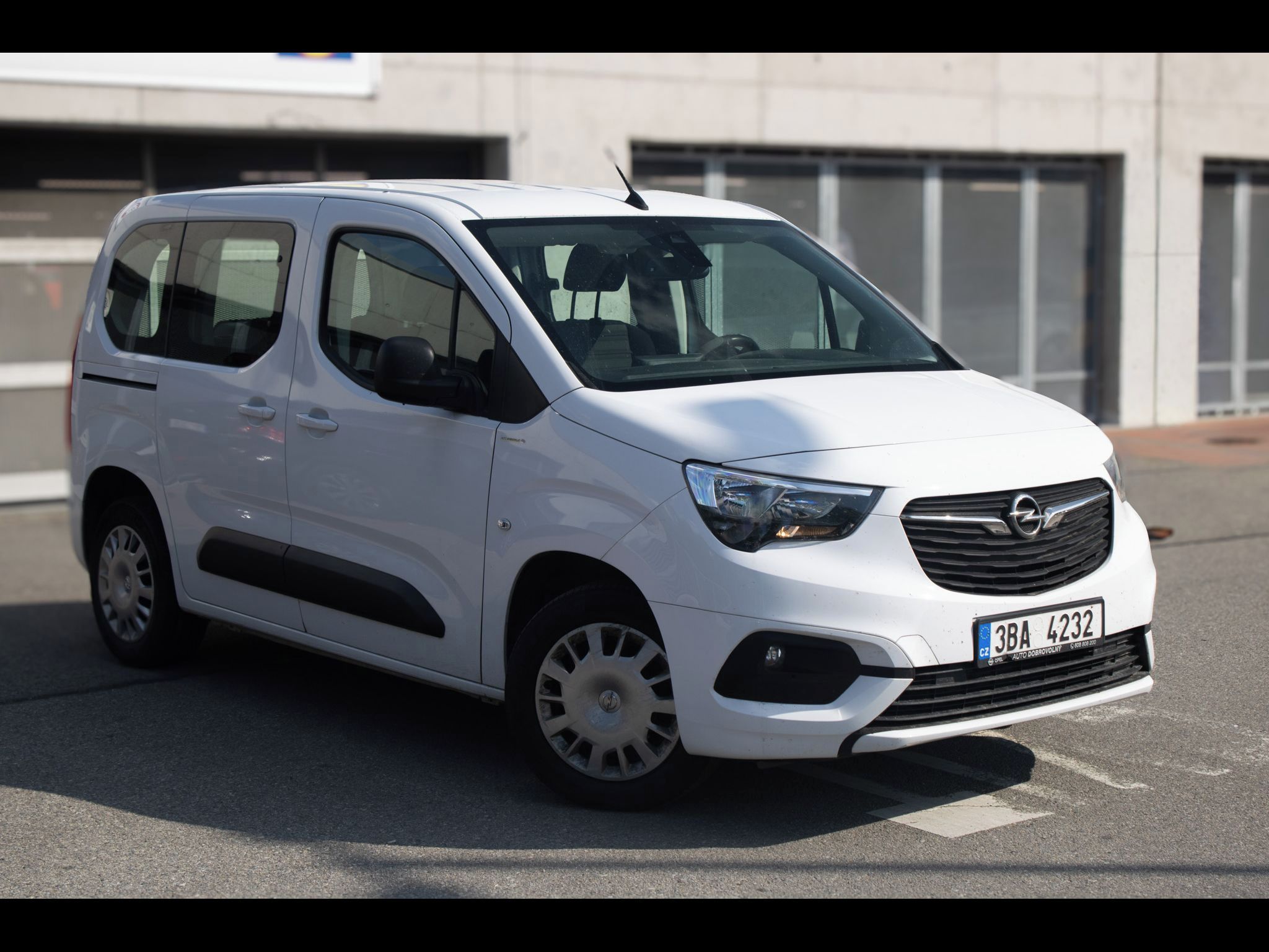 Opel Combo, Servisní knížka, zimní kola. - fotka 3