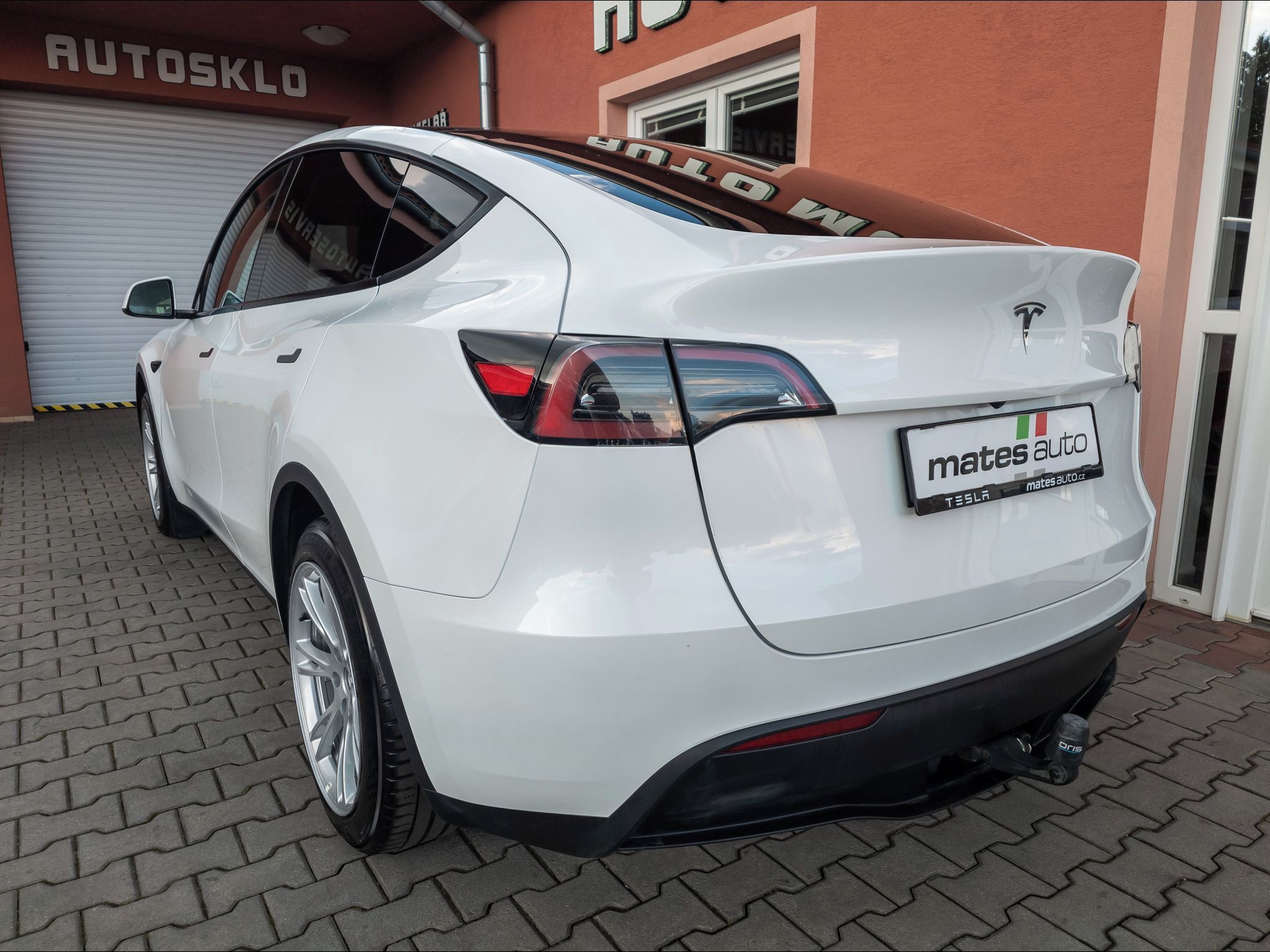 Tesla Model Y, Standard Plus RWD 220kW SOH 95 - fotka 3