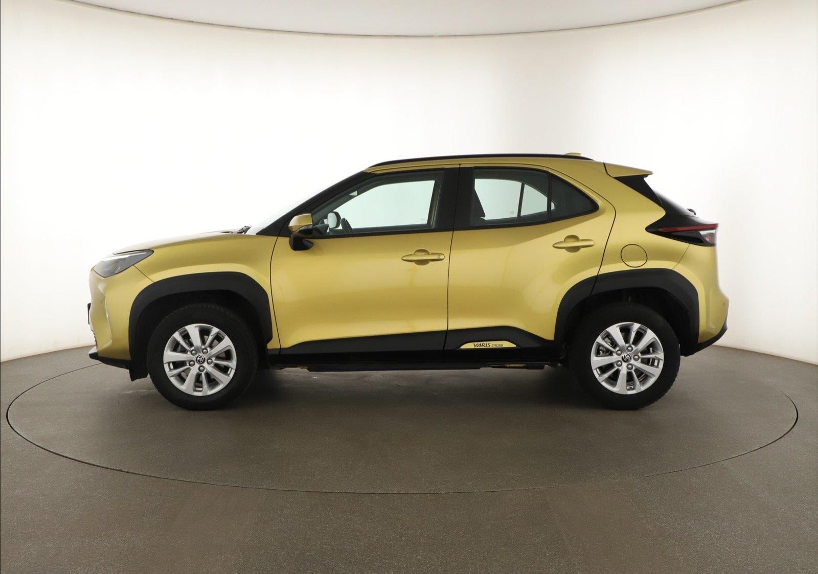 Toyota Yaris Cross, 1.5 VVT-i, Comfort, ČR,1.maj - fotka 3