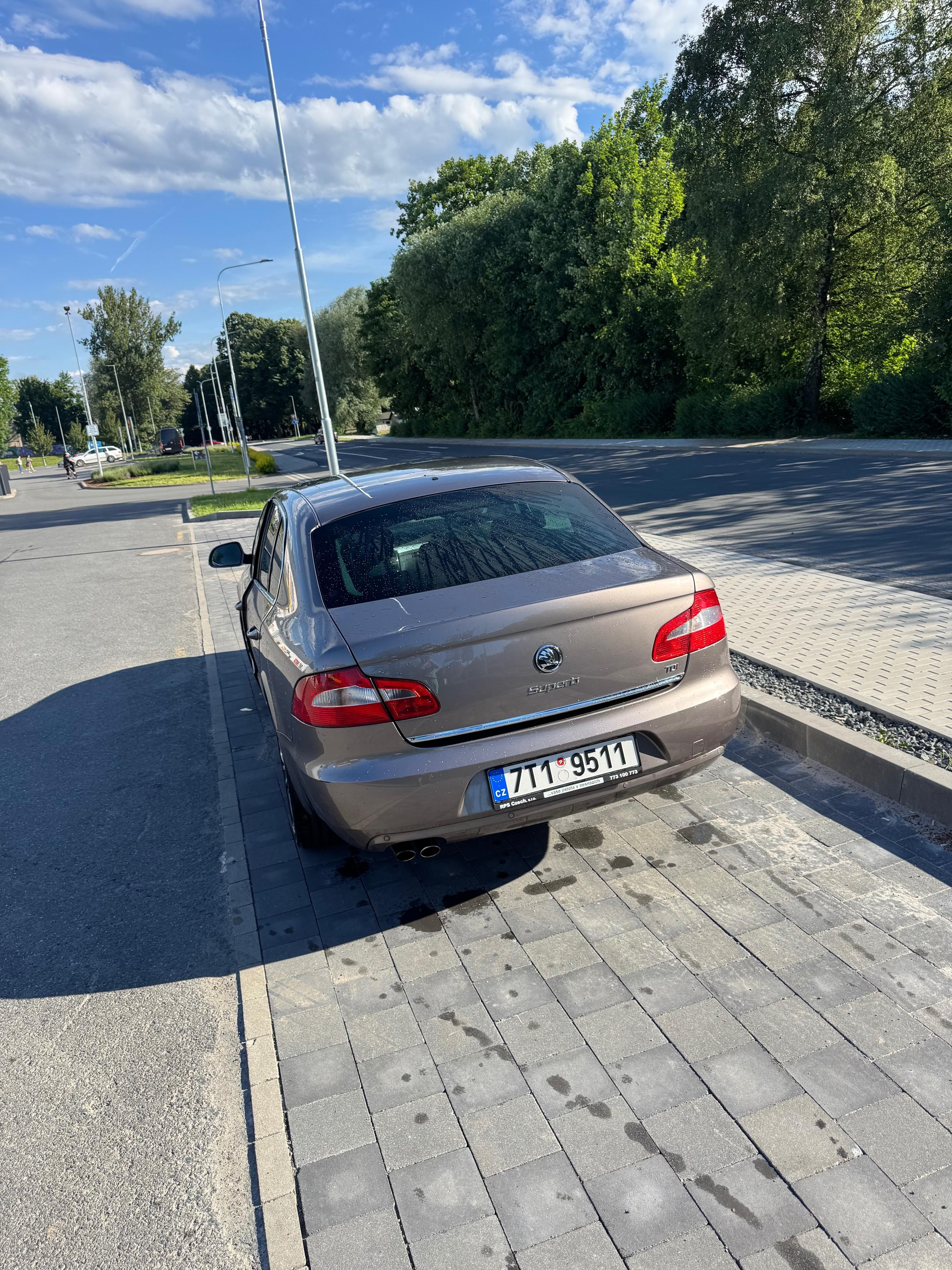 Škoda Superb, Škoda Superb II 2.0 TDI 103 kW - fotka 6