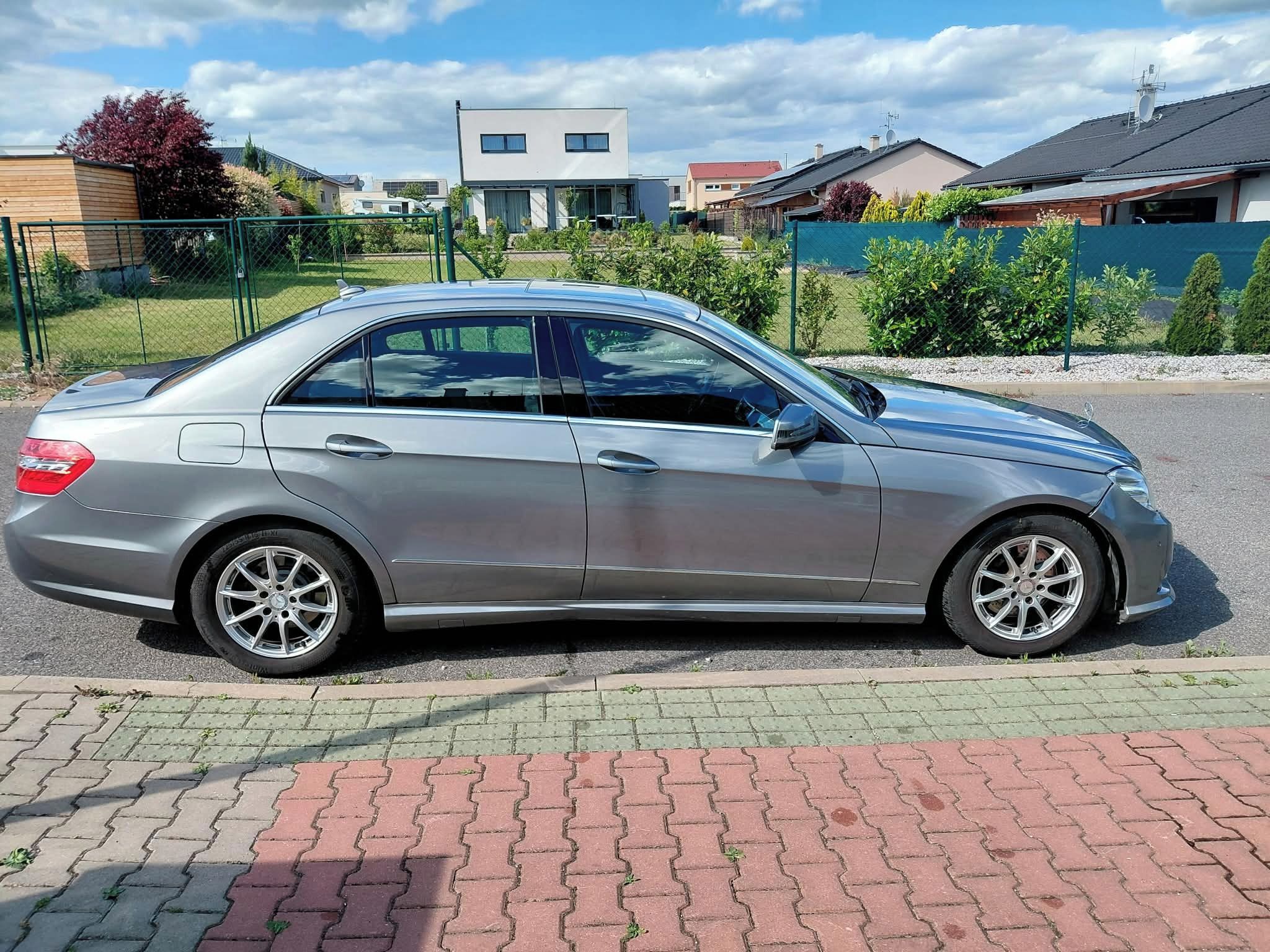 Mercedes-Benz Třídy E, Mercedes E 220 CDI,prov.CEBIA - fotka 2