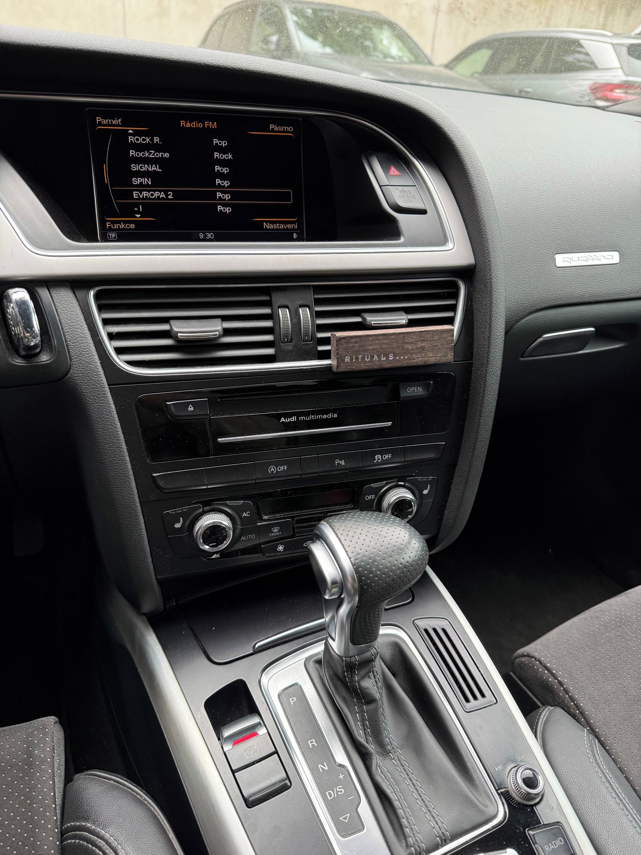 Audi A5, Audi A5 4x4 orig. servis - fotka 6