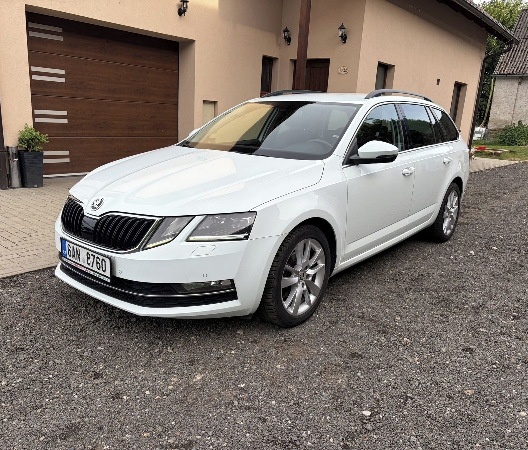 Škoda Octavia, 2.0 TDI 110 kw. DSG. Kombi. - fotka 2