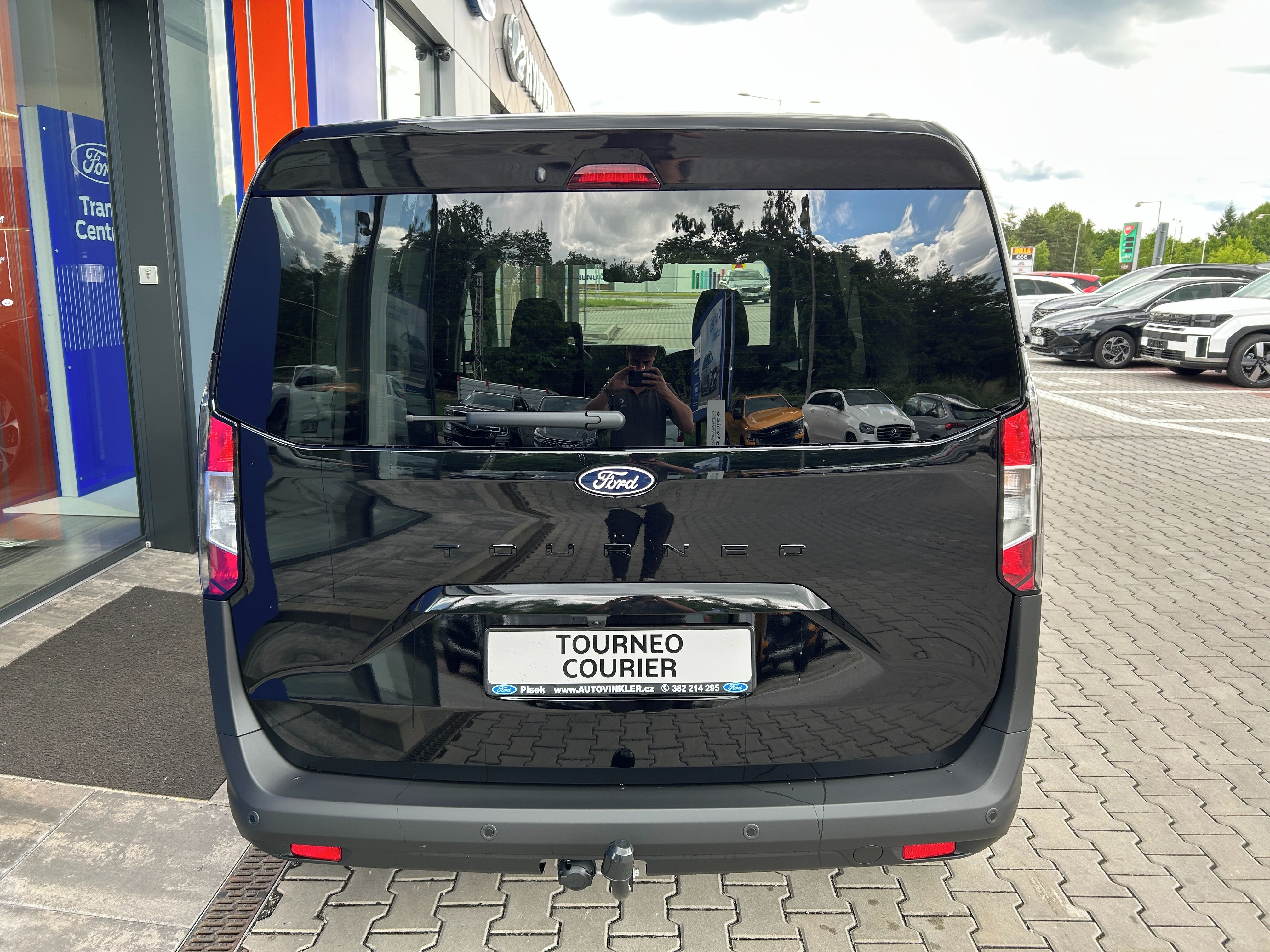 Ford Tourneo Courier, 1.0 EcoBoost 92 kW Titanium L1 - fotka 5