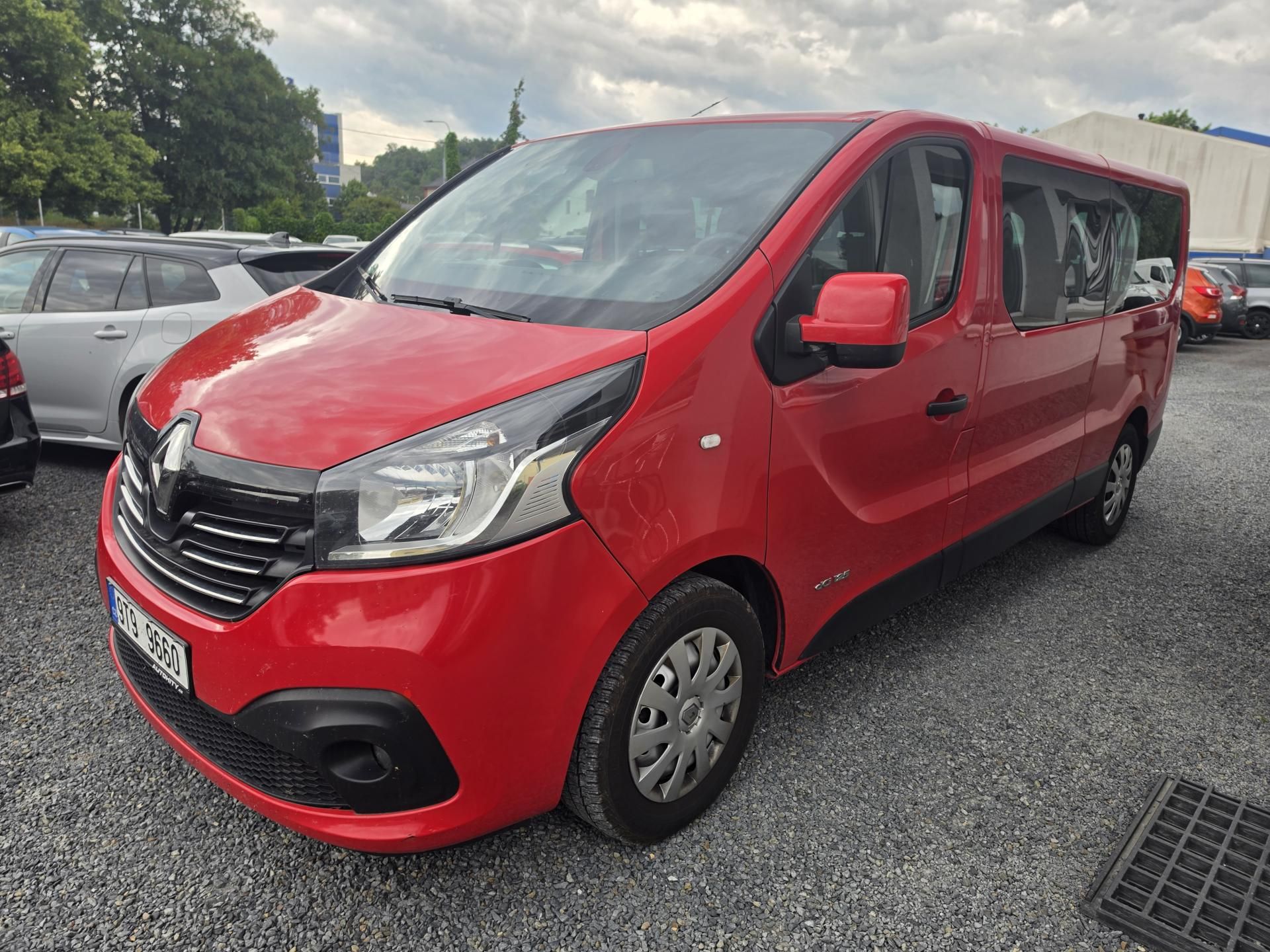 Renault Trafic, 1.6 dci 125 Long 9.mist tz - fotka 2