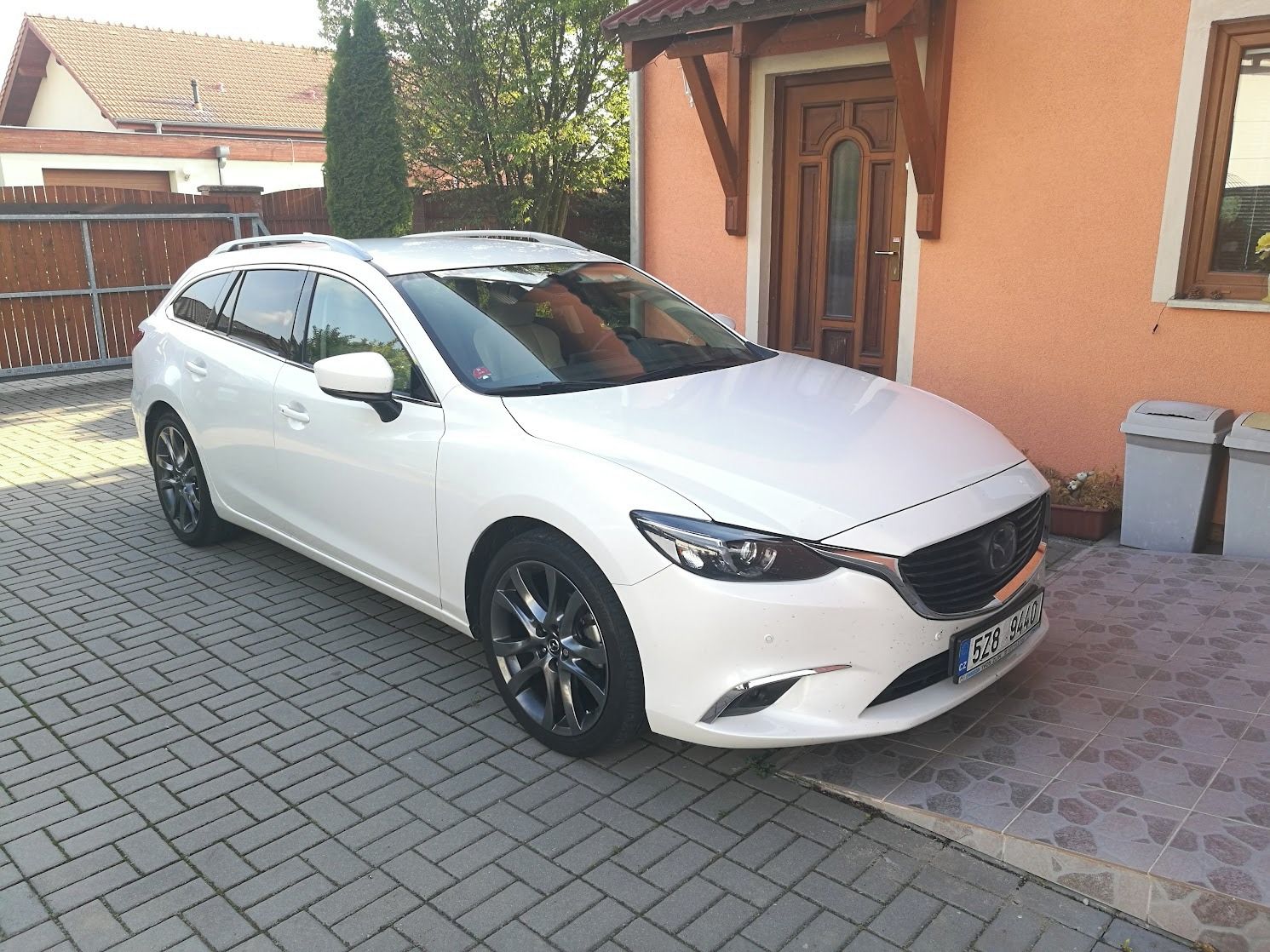 Mazda 6, 2.5 SKYACTIV-G 141 kW AT TOP - fotka 2