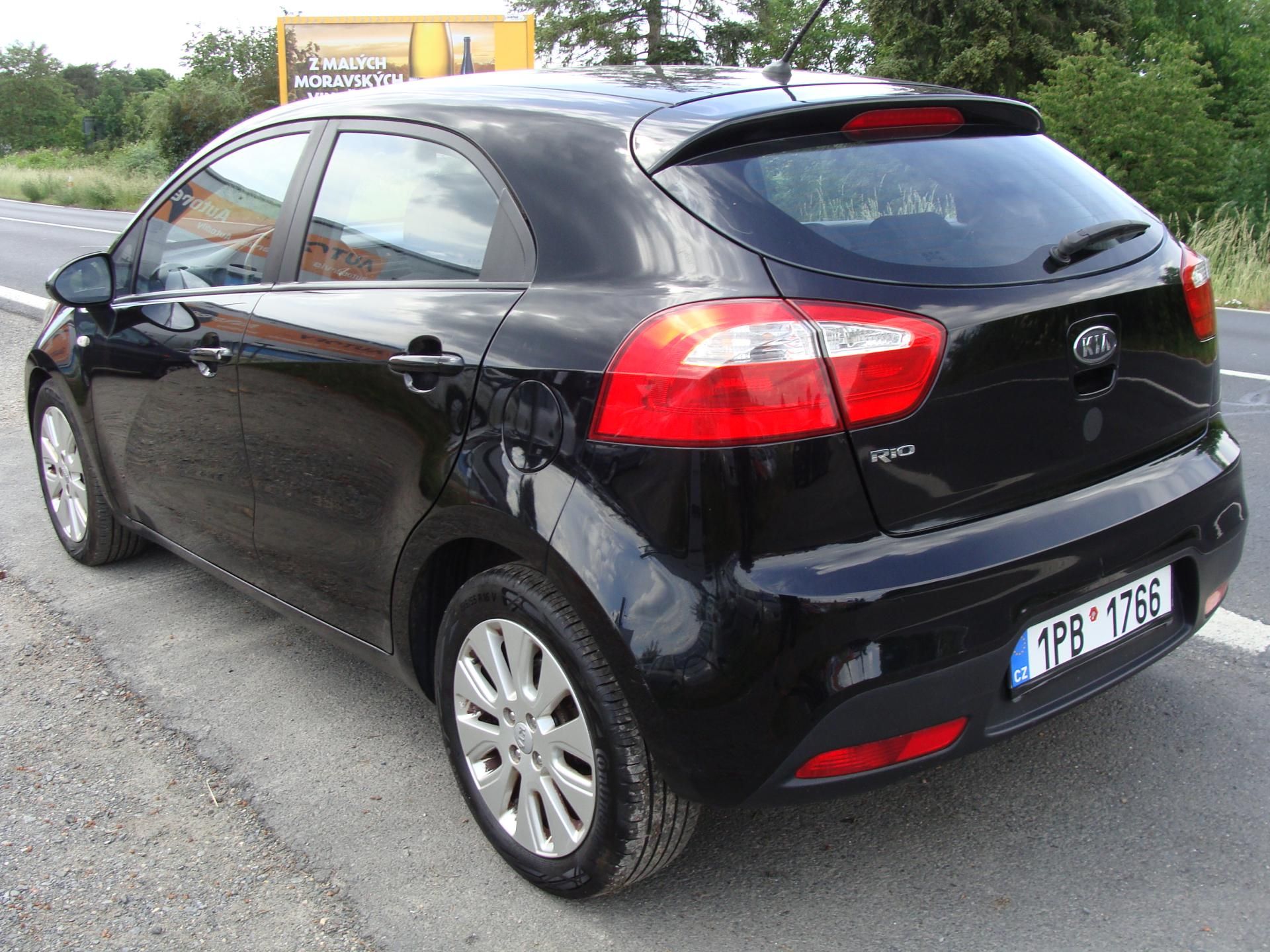 Kia Rio, 1.4i, 80 kW, klimatizace - fotka 3
