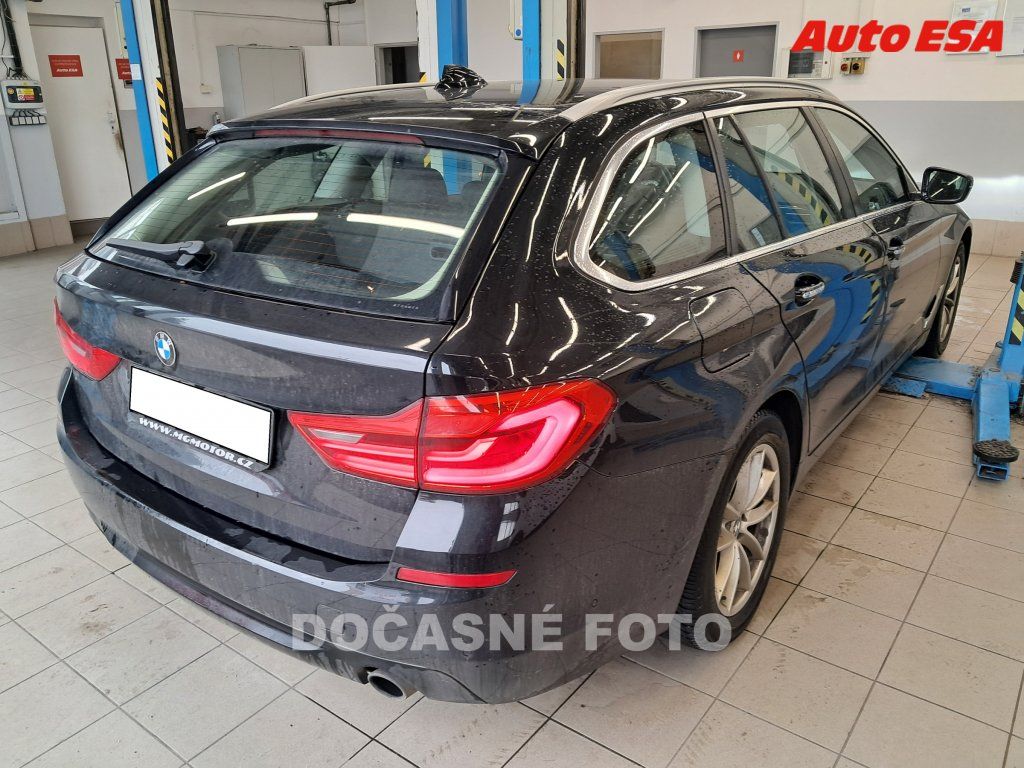 BMW Řada 5, 3.0D - fotka 2