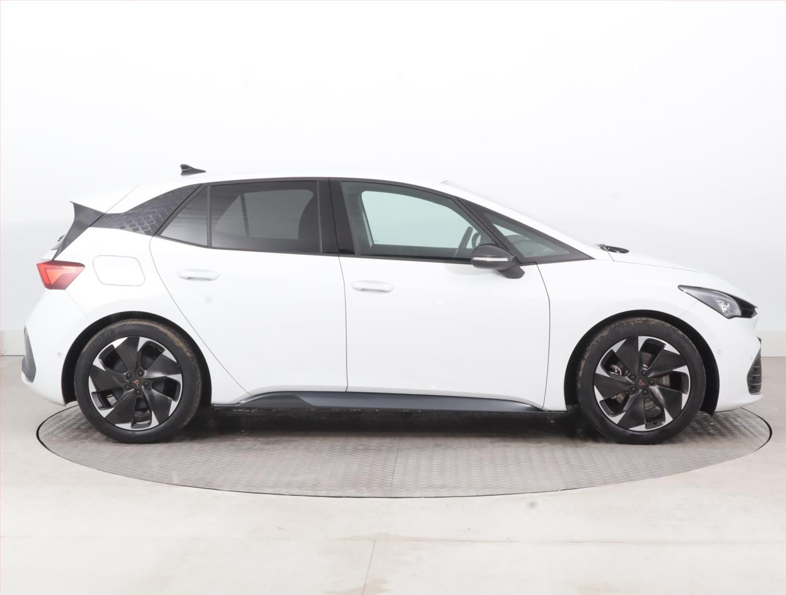 Cupra Born, 58, SoH 91%, Automat, Kůže - fotka 6