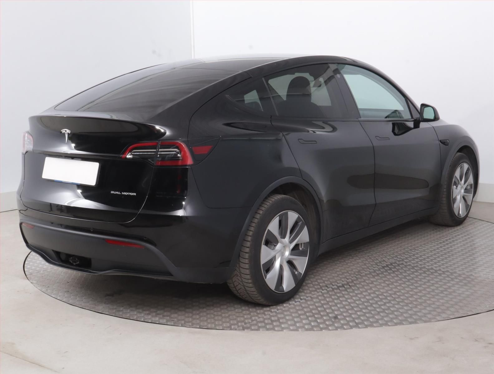 Tesla Model Y, Long Range AWD 79kWh, SoH 91% - fotka 5