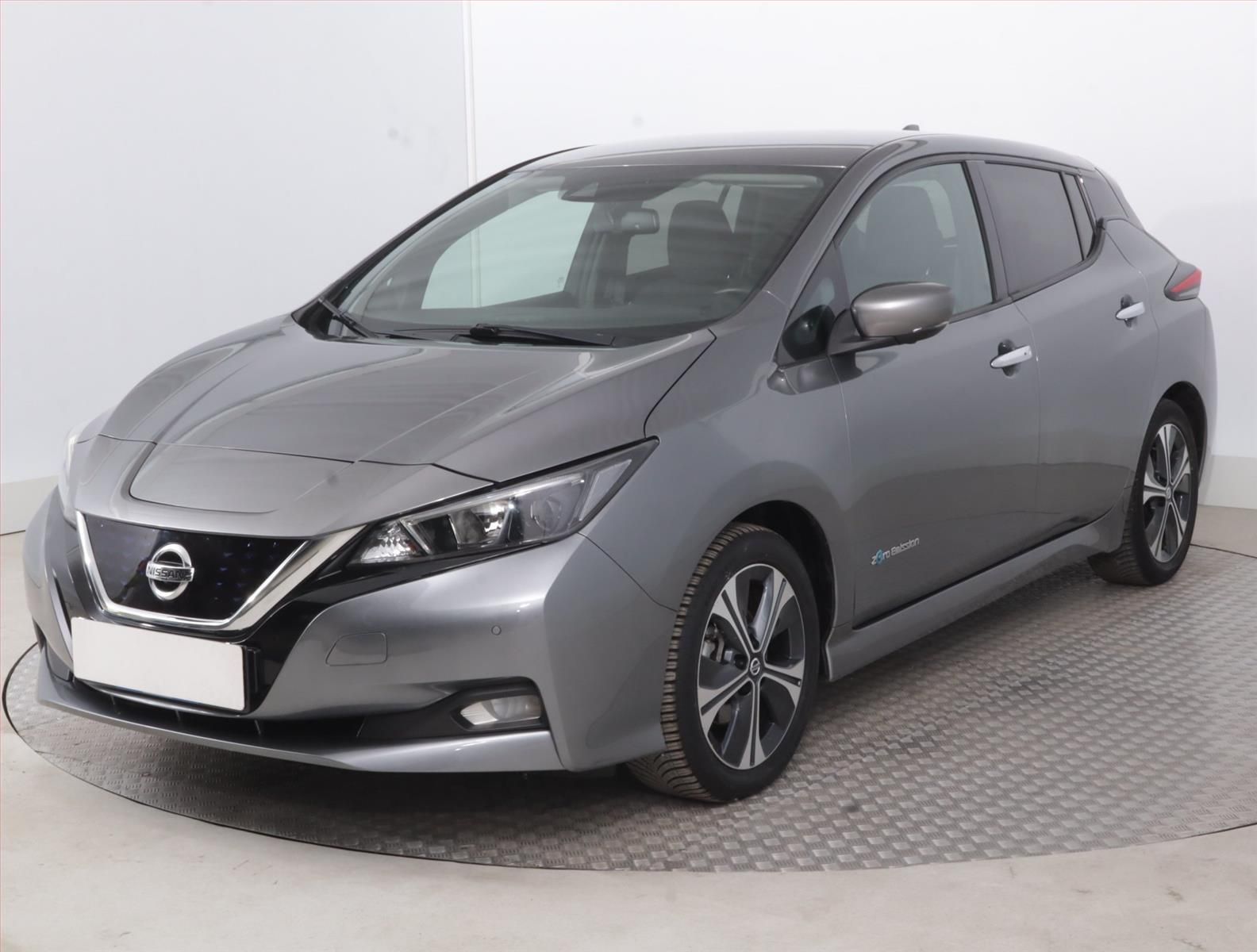 Nissan LEAF, 40 kWh, SoH 89%, Automat - fotka 2