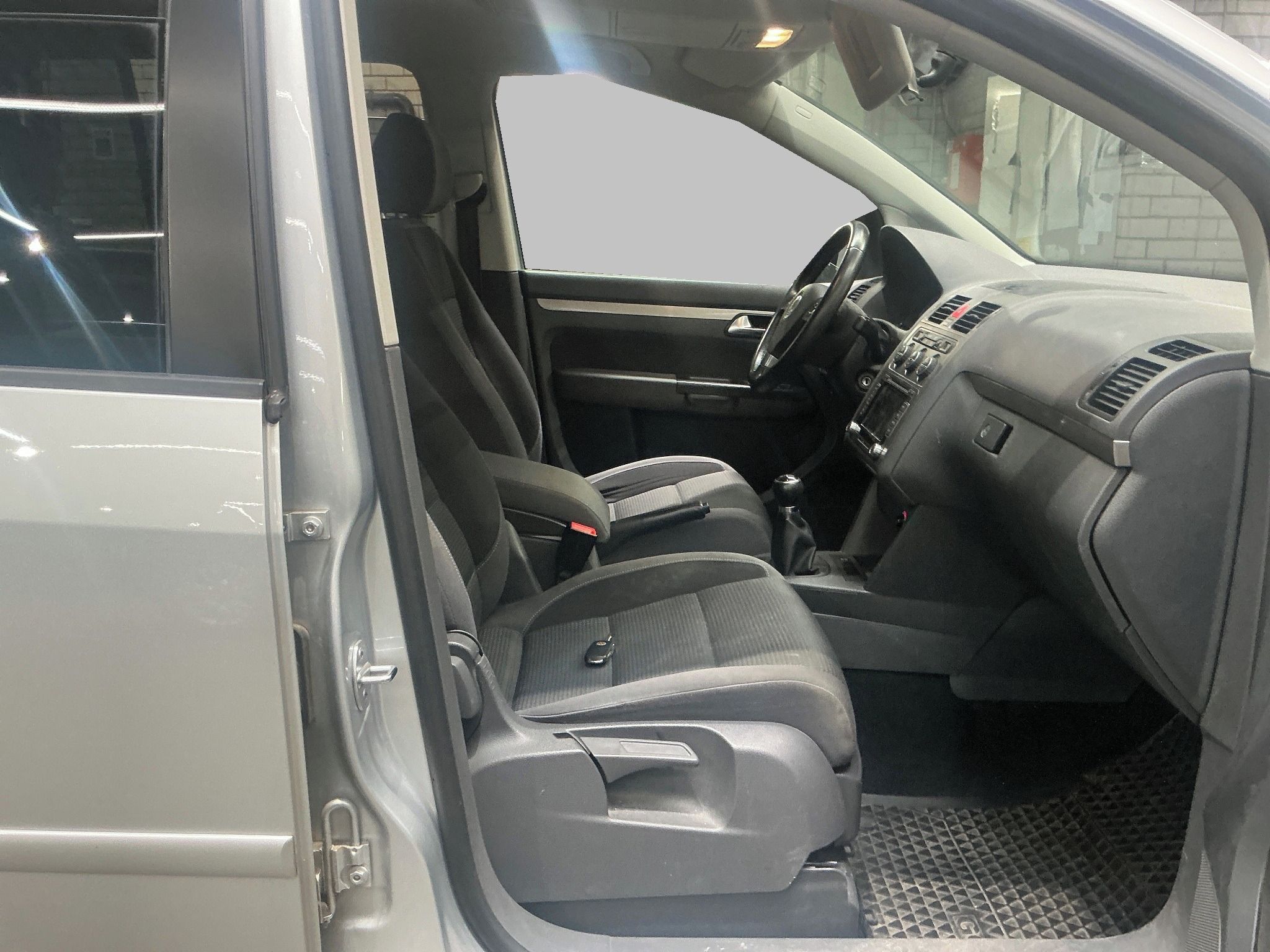 Volkswagen Touran, 1.6MPi 75KW FREESTYLE 7-MÍST - fotka 6