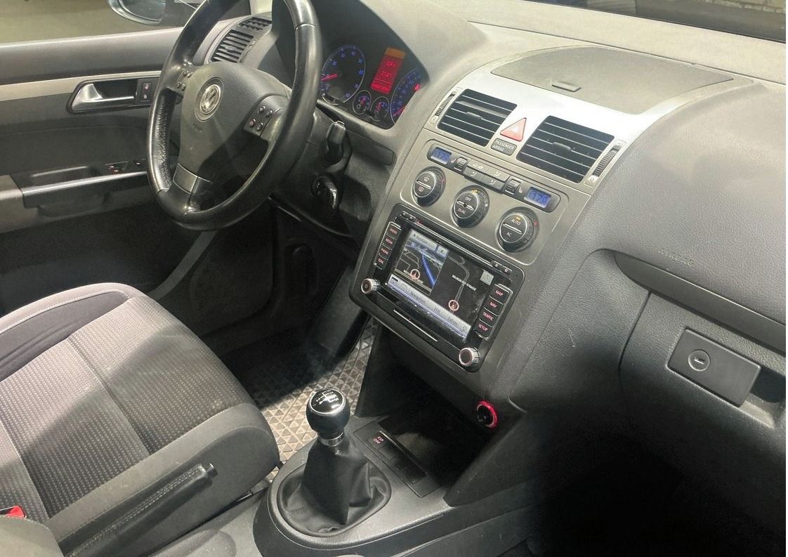 Volkswagen Touran, 1.6MPi 75KW FREESTYLE 7-MÍST - fotka 2
