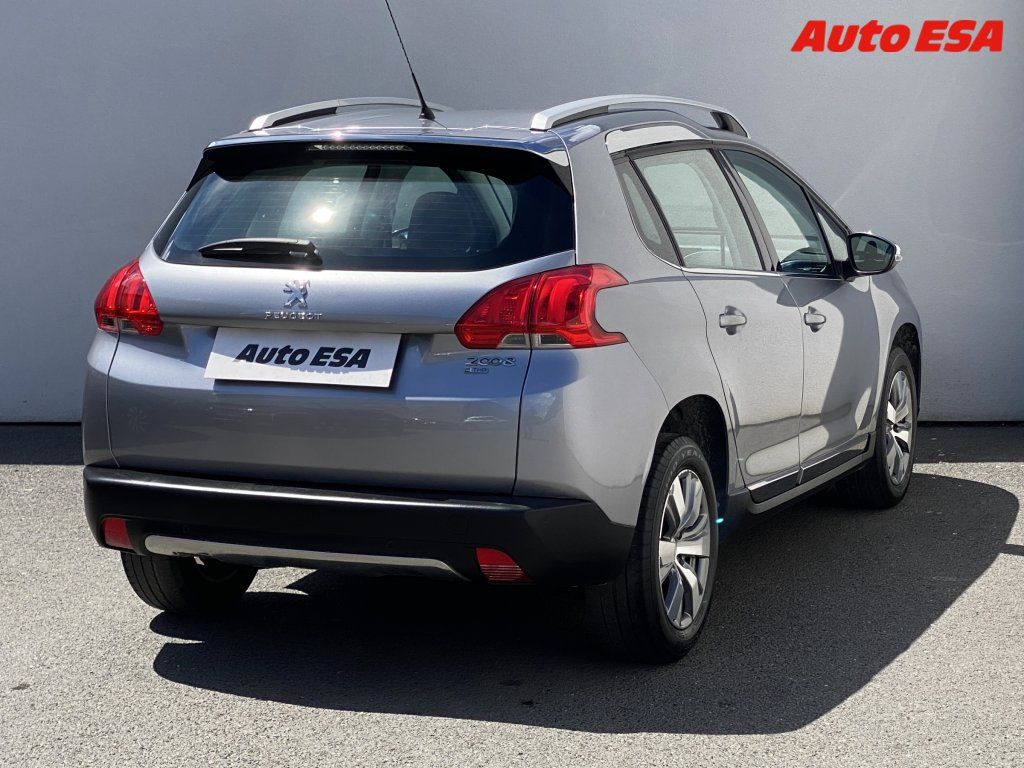 Peugeot 2008, 1.2PT,Allure,park. čidla - fotka 4