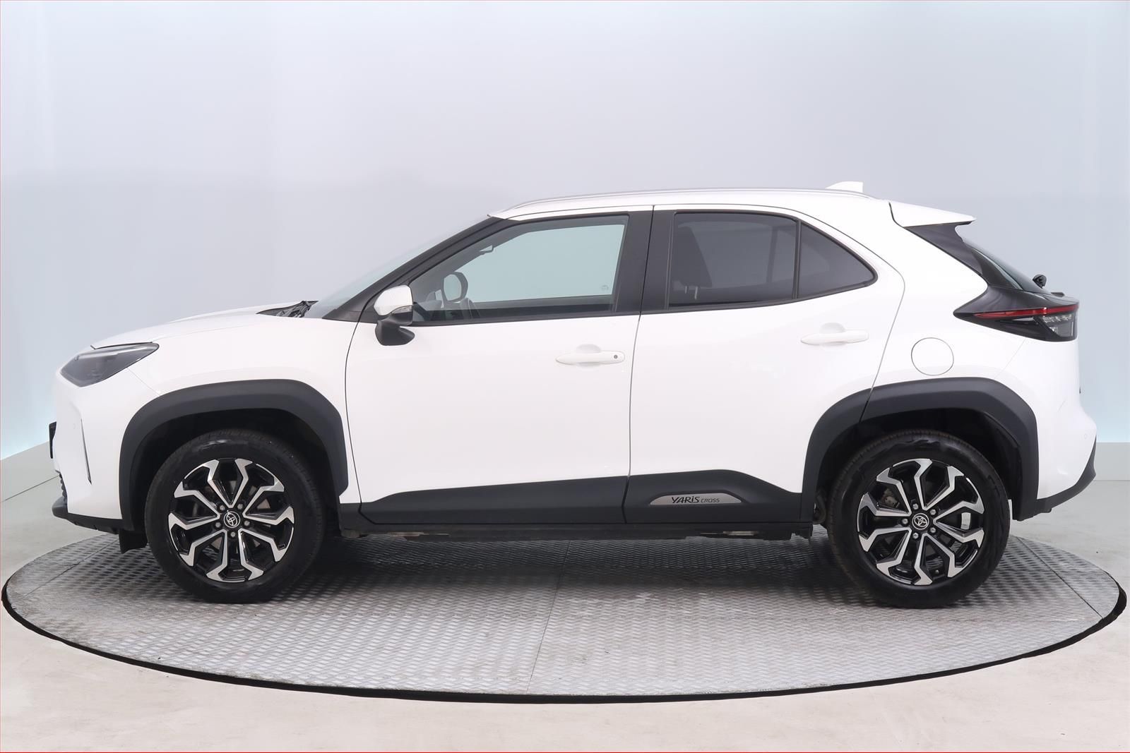 Toyota Yaris Cross, 1.5 VVT-i, Comfort, Serv.kniha - fotka 3