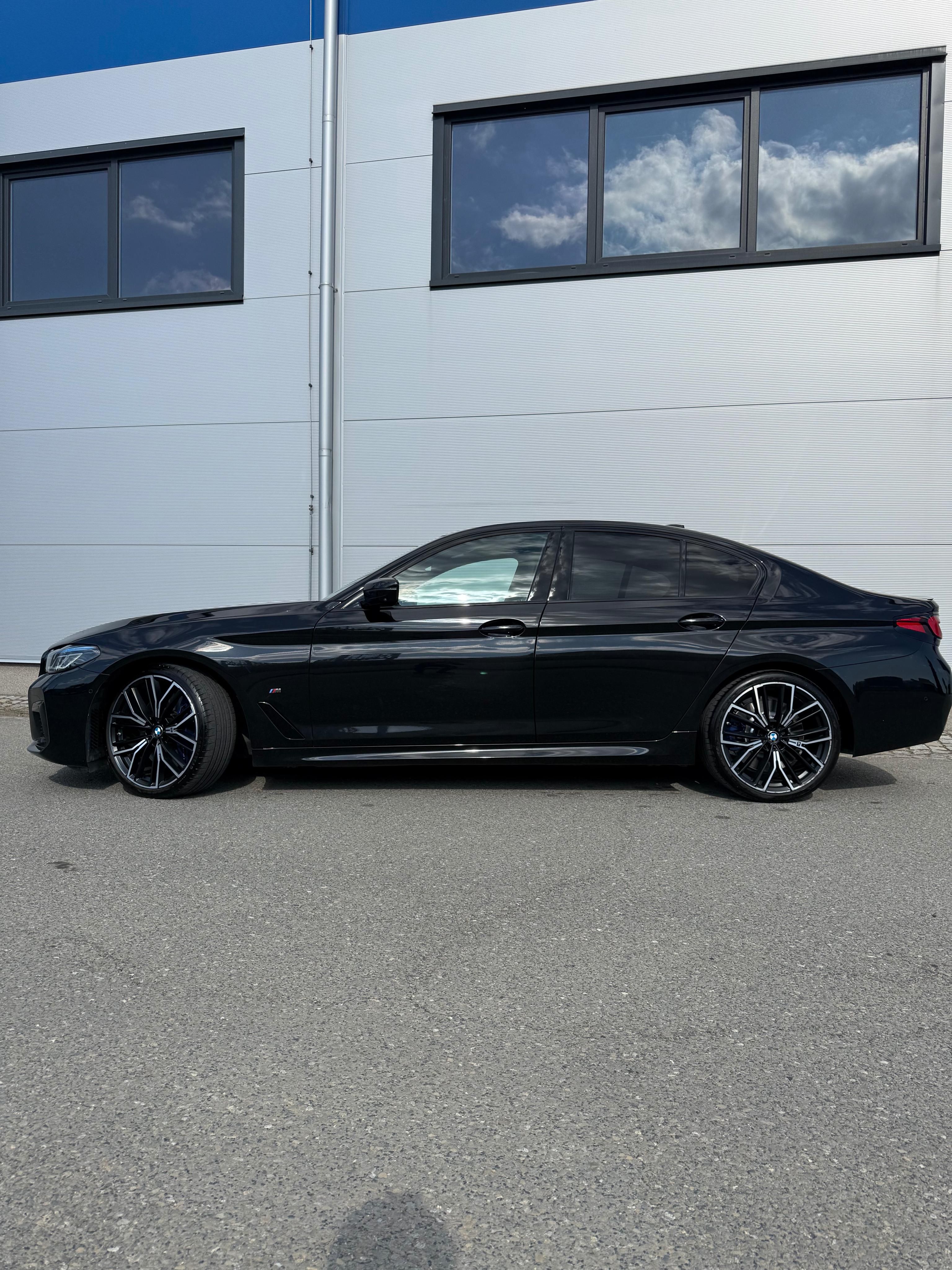 BMW Řada 5, M550I 4.4. V8 390KW - fotka 3